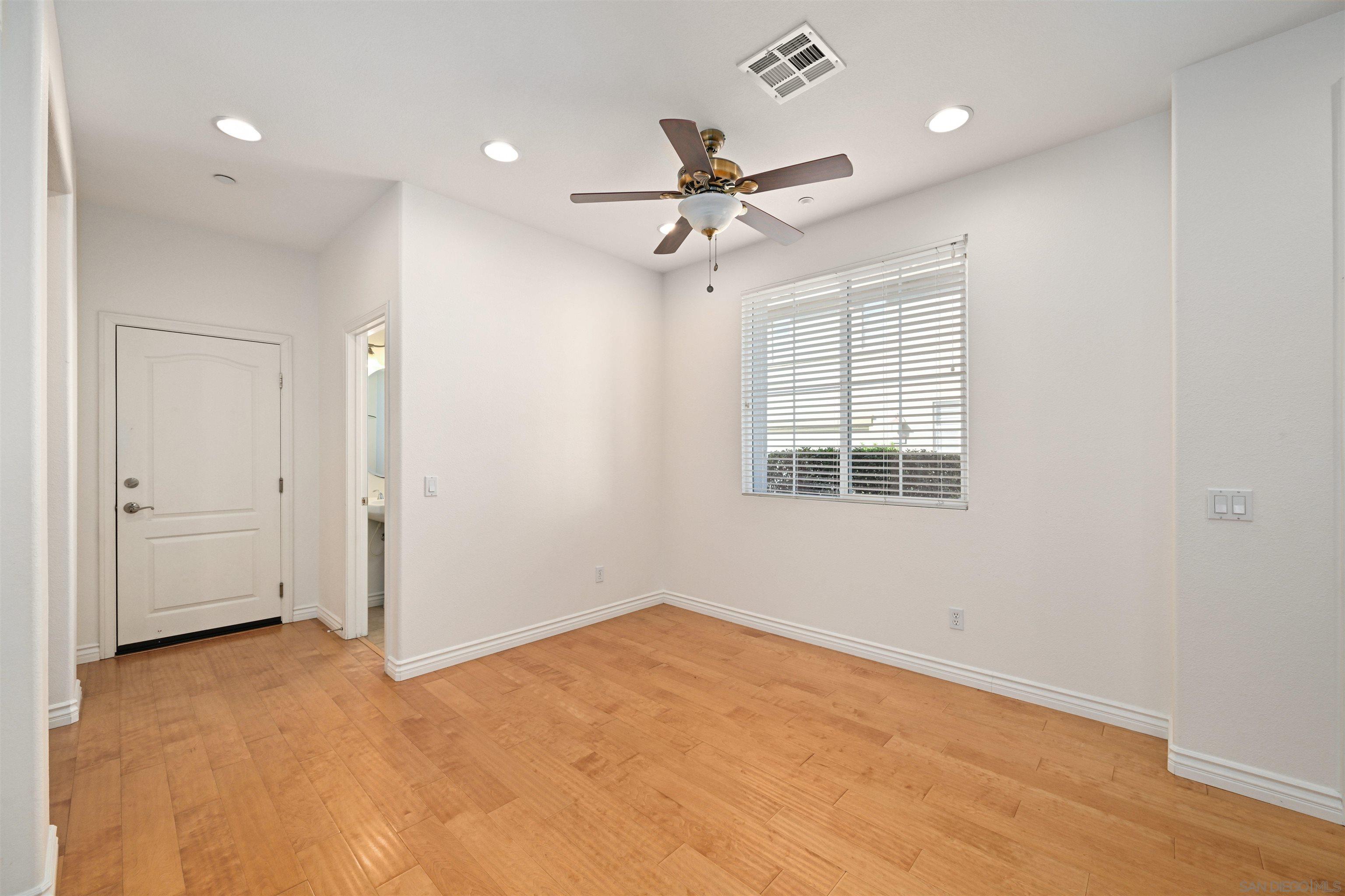 Detail Gallery Image 13 of 40 For 10521  Hollingsworth, San Diego,  CA 92127 - 3 Beds | 2/1 Baths