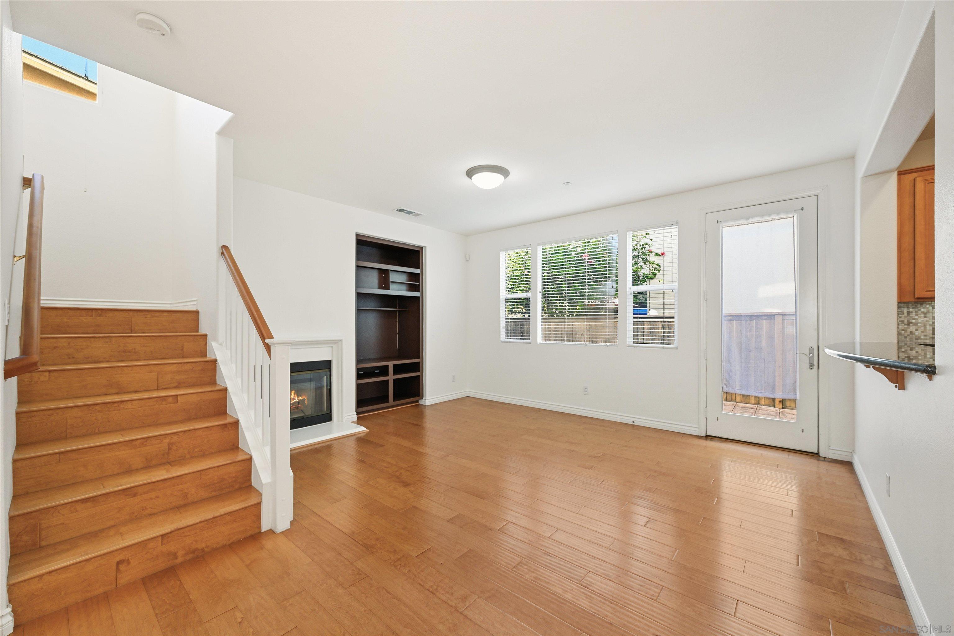 Detail Gallery Image 3 of 40 For 10521  Hollingsworth, San Diego,  CA 92127 - 3 Beds | 2/1 Baths