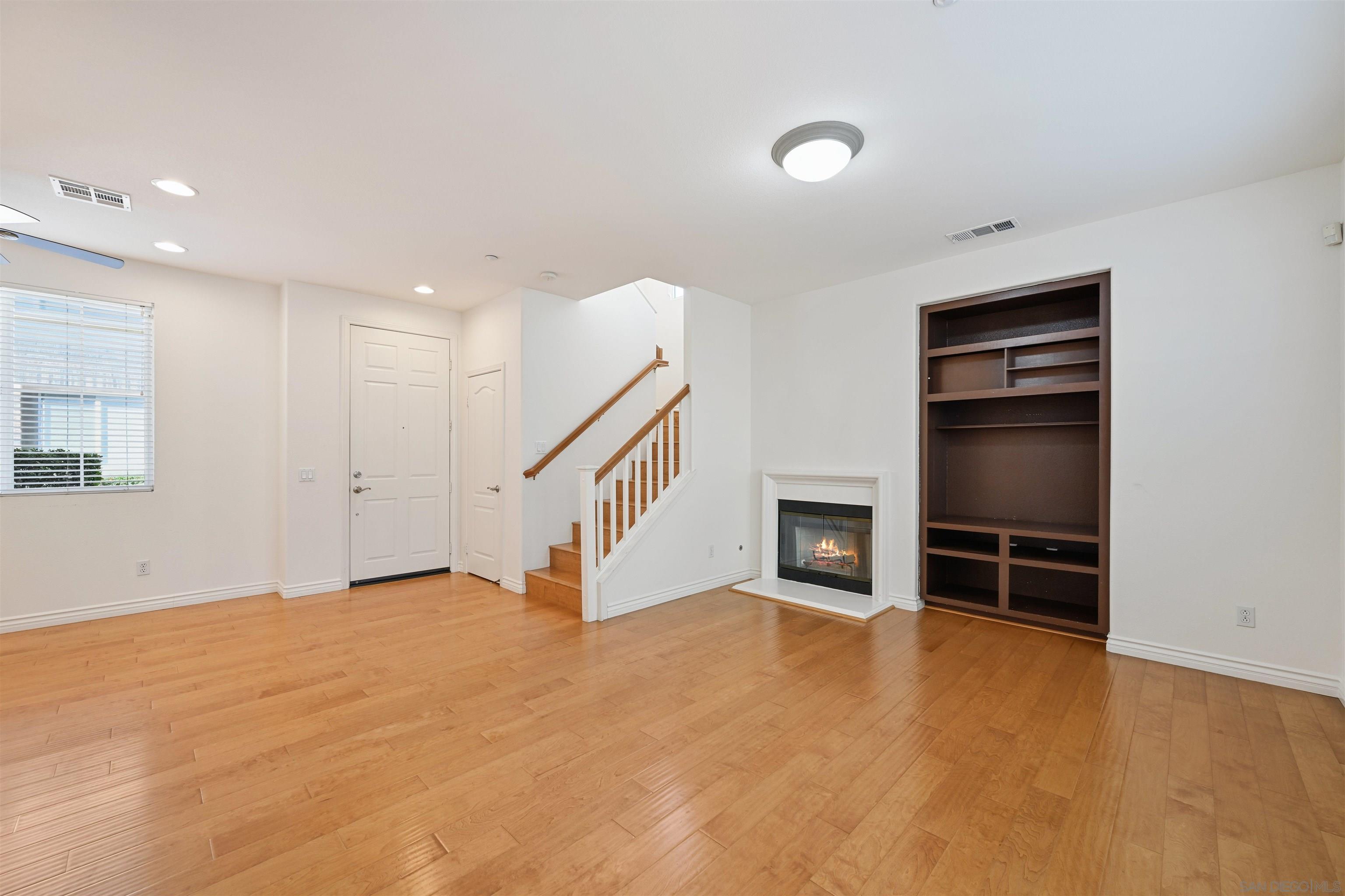 Detail Gallery Image 5 of 40 For 10521  Hollingsworth, San Diego,  CA 92127 - 3 Beds | 2/1 Baths