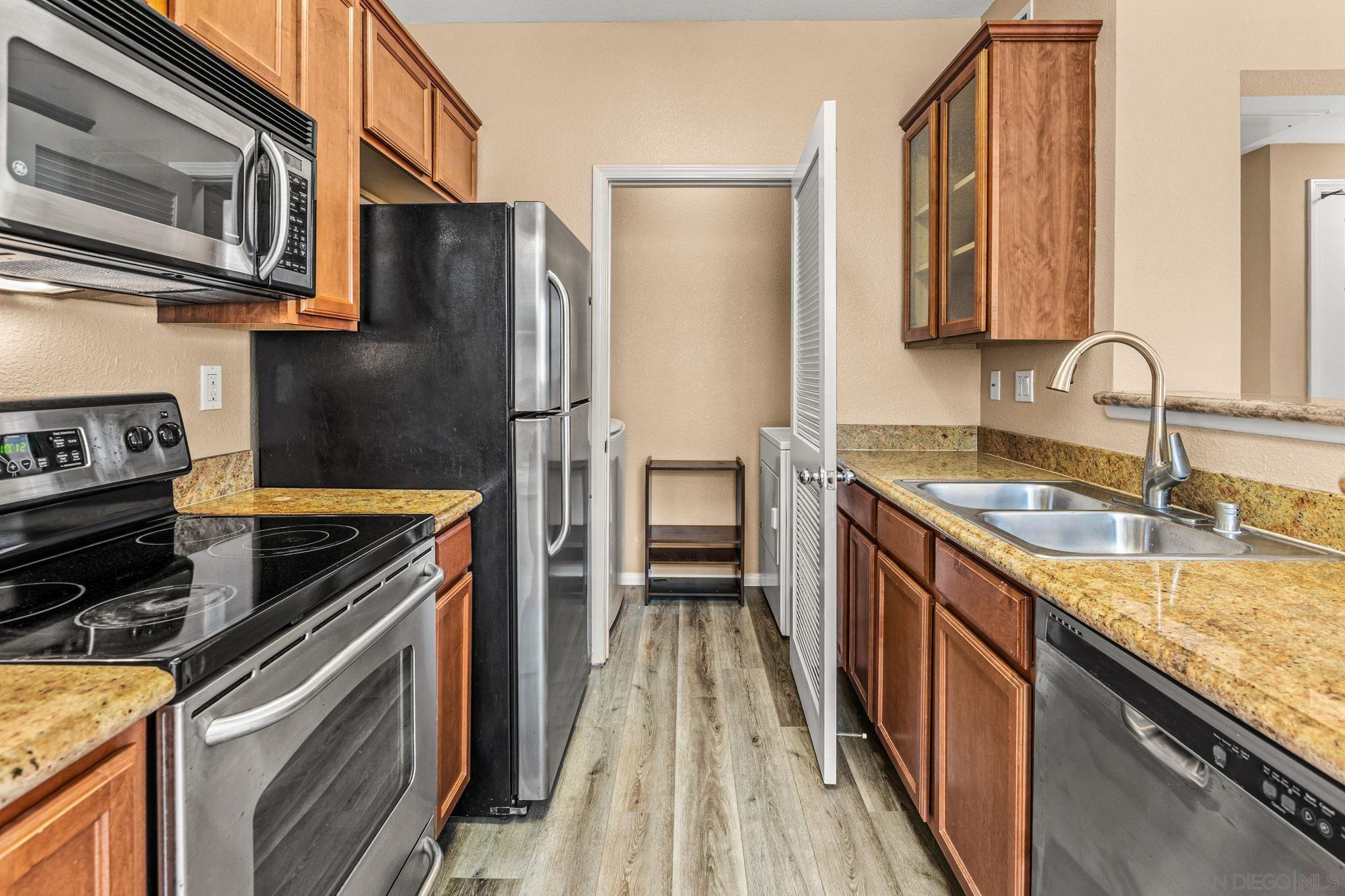 Detail Gallery Image 8 of 22 For 3835  Elijah Ct  #533,  San Diego,  CA 92130 - 1 Beds | 1 Baths