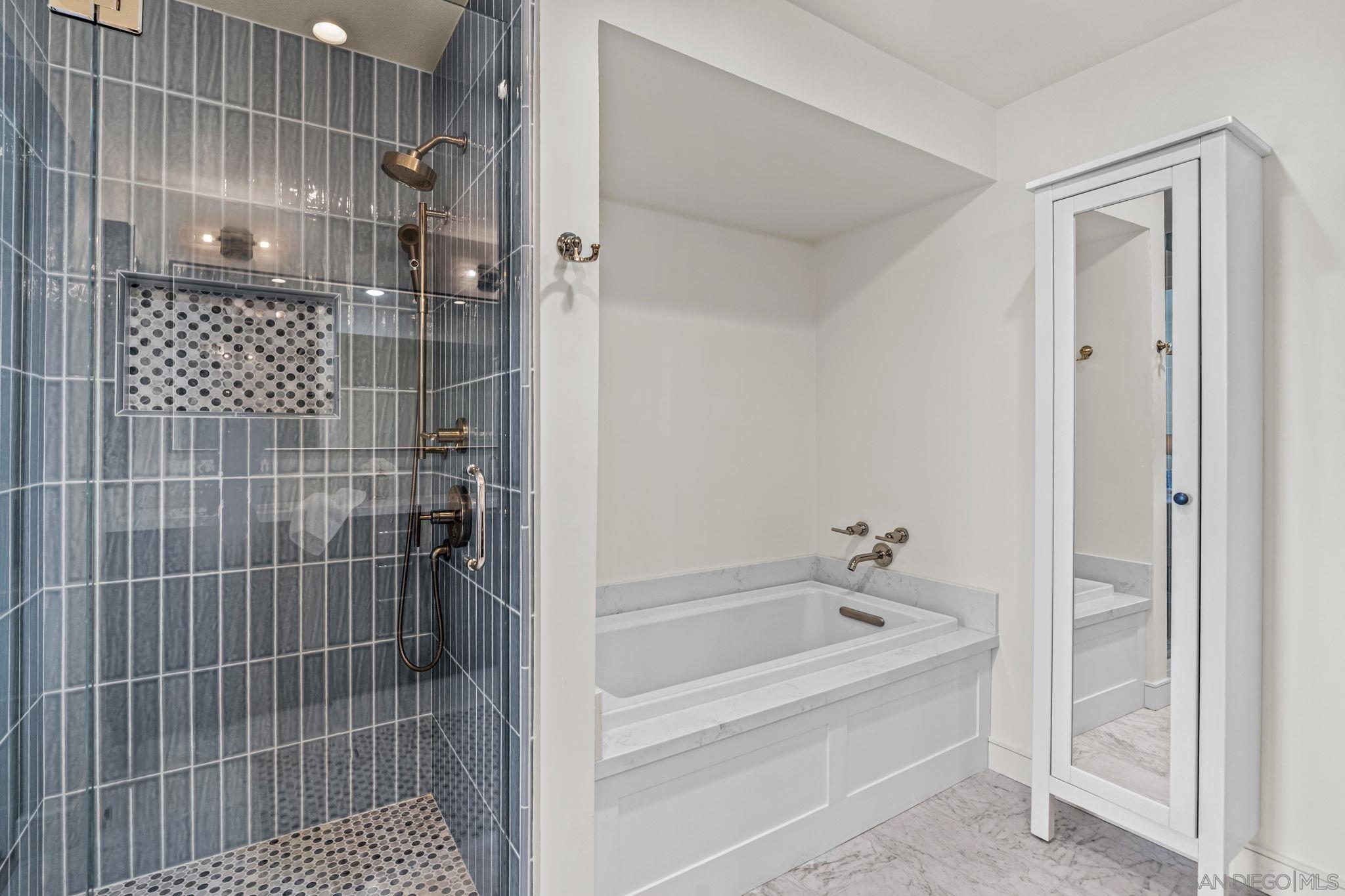 Detail Gallery Image 12 of 45 For 700 W E Street  #1001,  San Diego,  CA 92101 - 3 Beds | 2 Baths