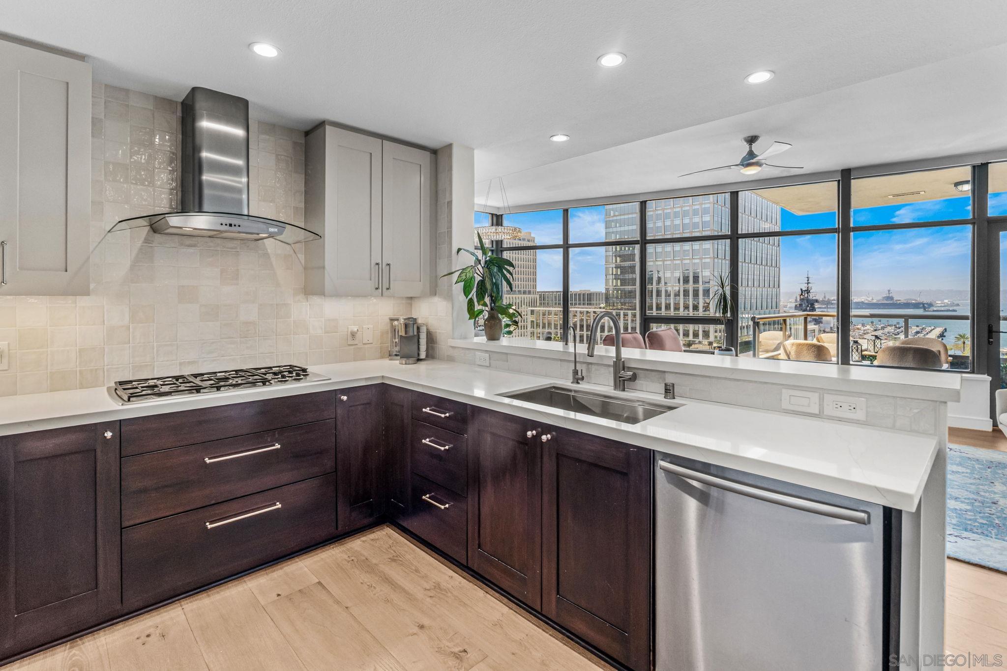 Detail Gallery Image 9 of 45 For 700 W E Street  #1001,  San Diego,  CA 92101 - 3 Beds | 2 Baths