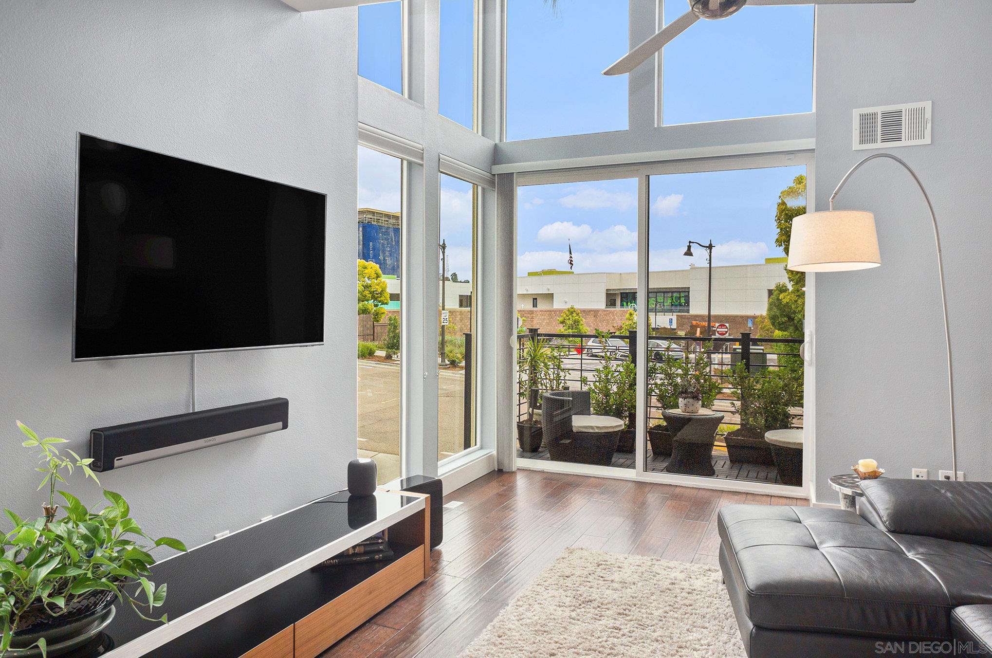 Detail Gallery Image 11 of 63 For 2440  via Alta, San Diego,  CA 92108 - 2 Beds | 2/1 Baths