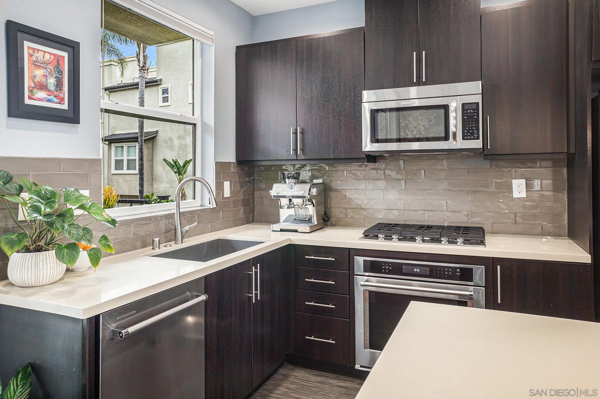 Detail Gallery Image 16 of 63 For 2440  via Alta, San Diego,  CA 92108 - 2 Beds | 2/1 Baths