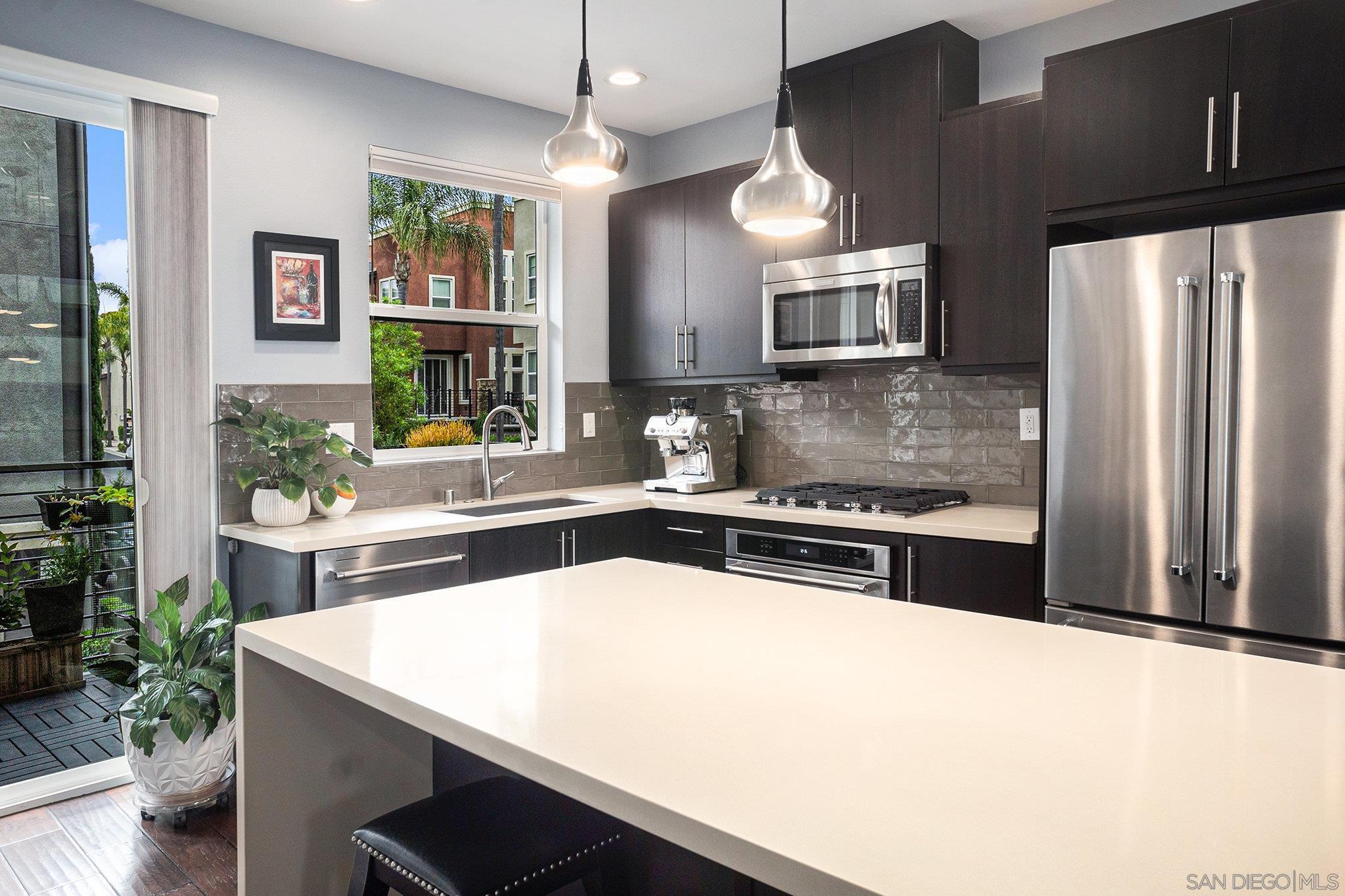 Detail Gallery Image 17 of 63 For 2440  via Alta, San Diego,  CA 92108 - 2 Beds | 2/1 Baths