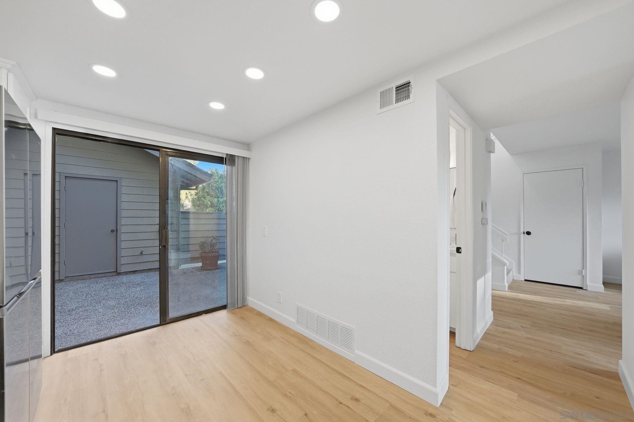 Detail Gallery Image 18 of 47 For 10450  Ridgewater Ln, San Diego,  CA 92131 - 2 Beds | 2/1 Baths