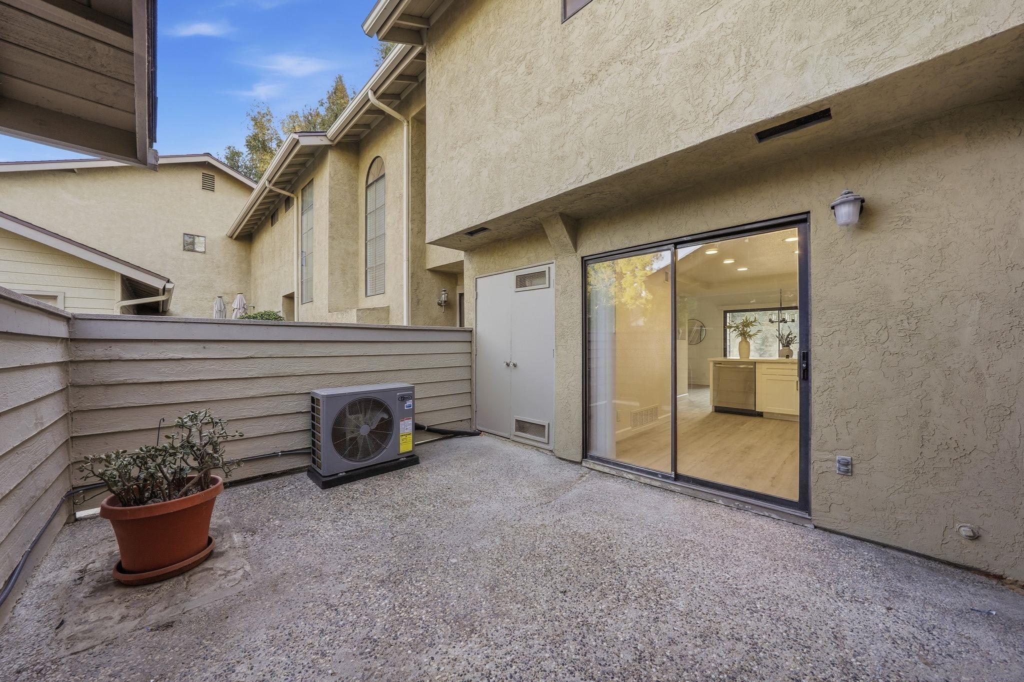 Detail Gallery Image 36 of 47 For 10450  Ridgewater Ln, San Diego,  CA 92131 - 2 Beds | 2/1 Baths