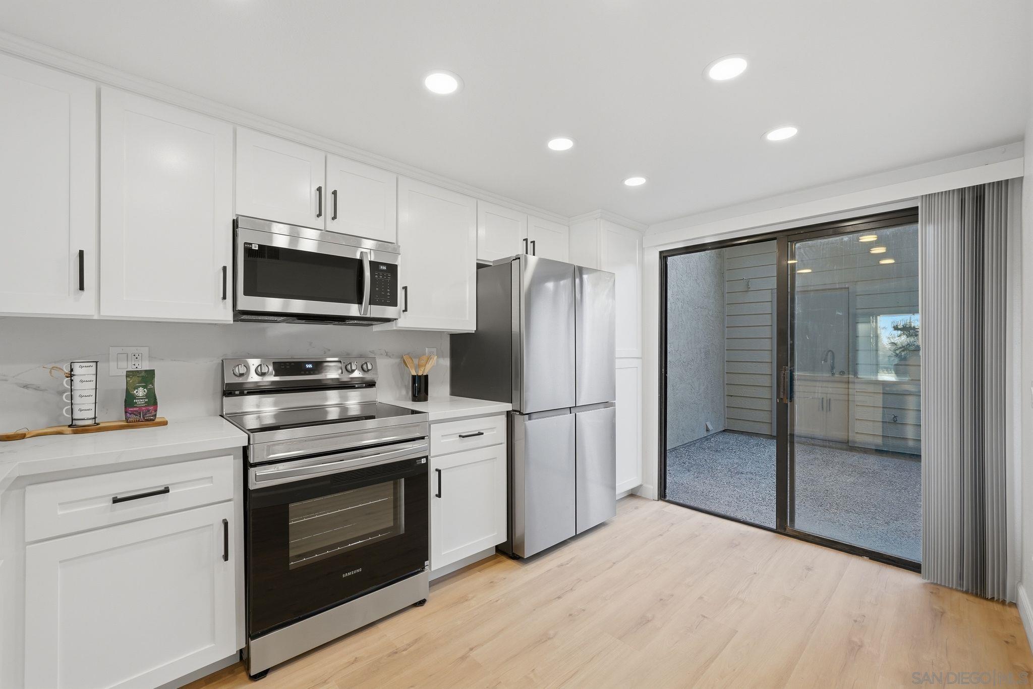 Detail Gallery Image 7 of 47 For 10450  Ridgewater Ln, San Diego,  CA 92131 - 2 Beds | 2/1 Baths