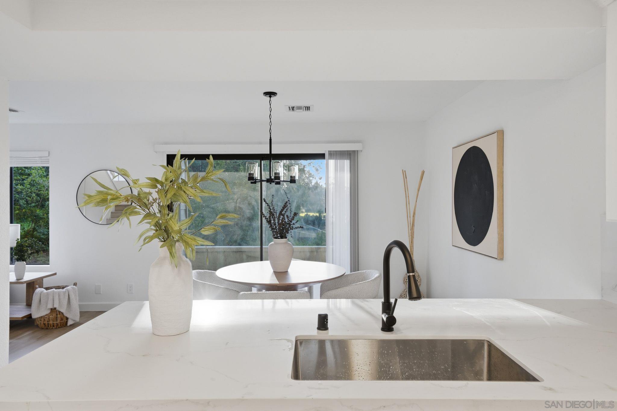 Detail Gallery Image 10 of 47 For 10450  Ridgewater Ln, San Diego,  CA 92131 - 2 Beds | 2/1 Baths