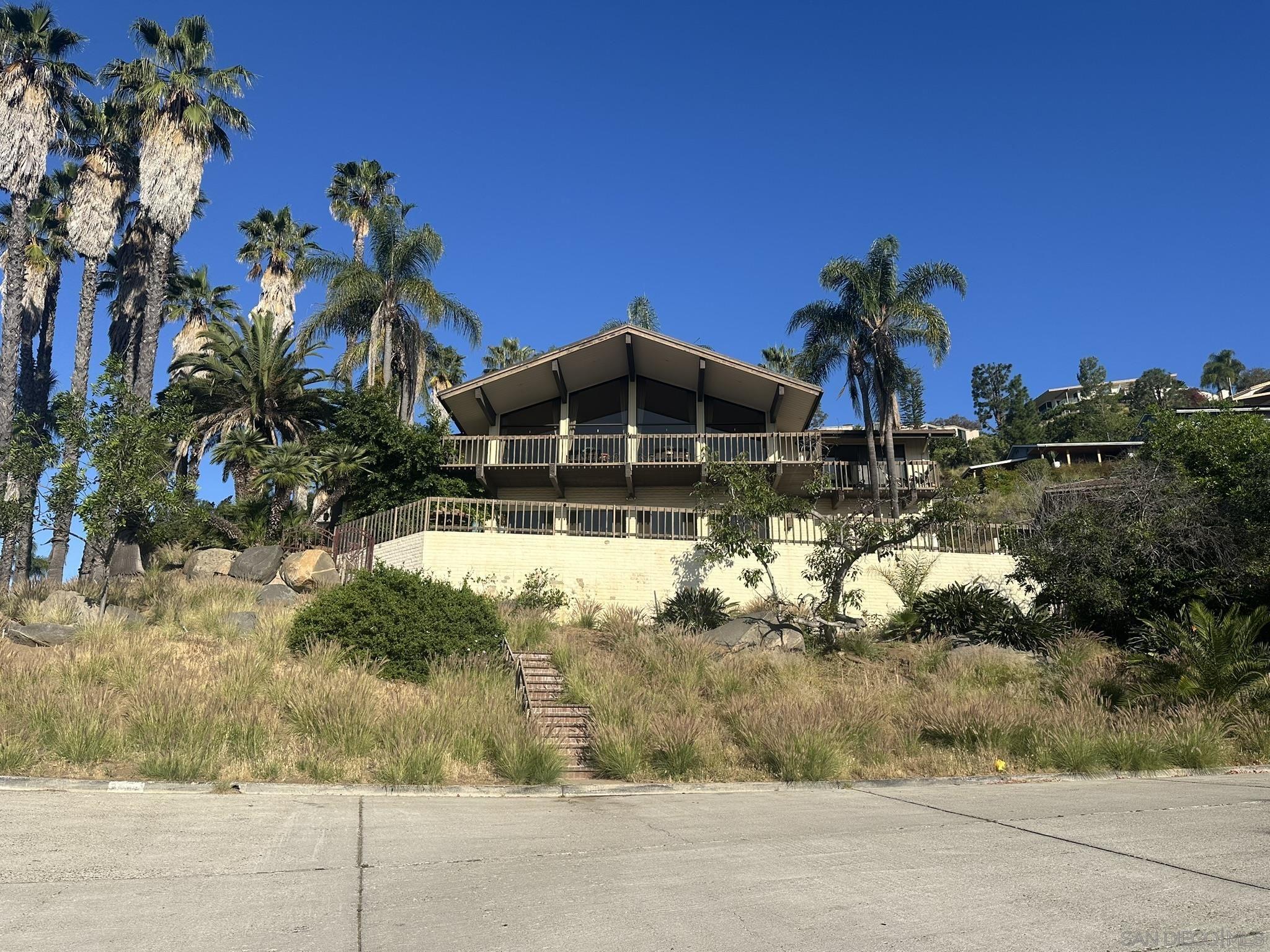 Detail Gallery Image 2 of 11 For 9902  Heavenly Way, La Mesa,  CA 91941 - 4 Beds | 3/1 Baths