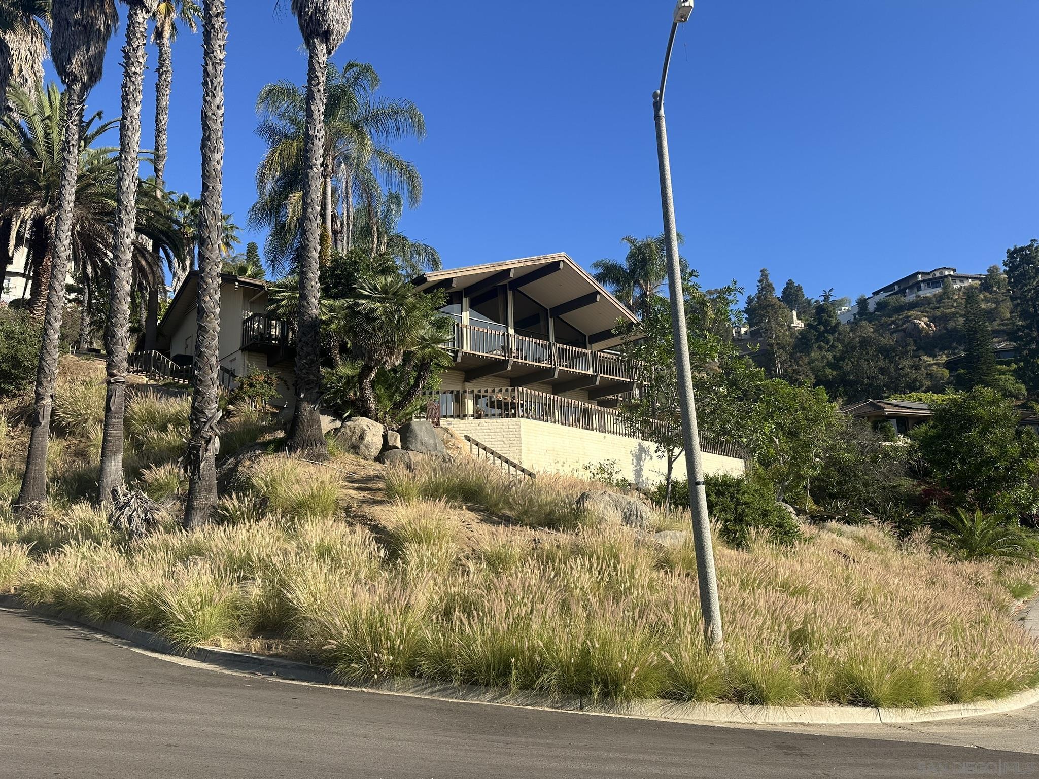 Detail Gallery Image 3 of 11 For 9902  Heavenly Way, La Mesa,  CA 91941 - 4 Beds | 3/1 Baths