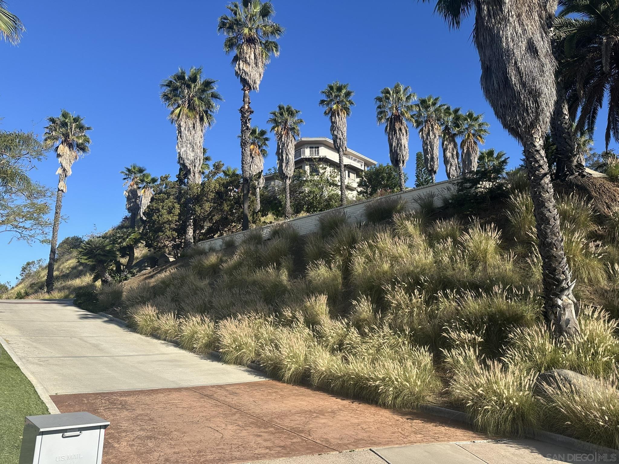 Detail Gallery Image 5 of 11 For 9902  Heavenly Way, La Mesa,  CA 91941 - 4 Beds | 3/1 Baths