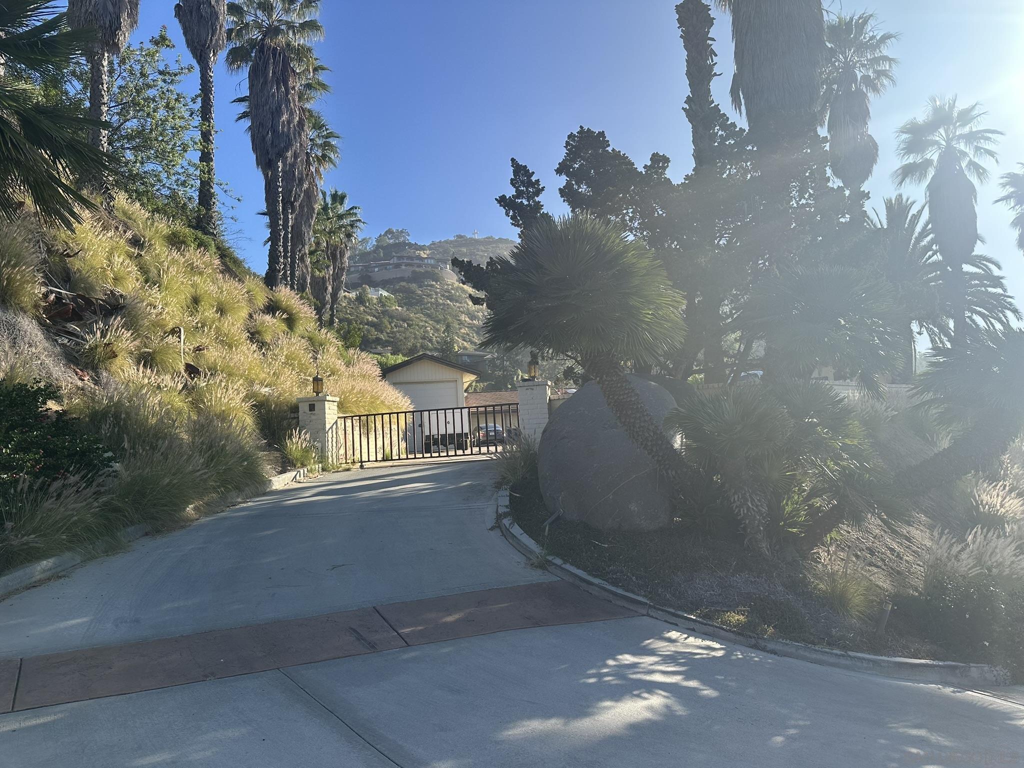 Detail Gallery Image 6 of 11 For 9902  Heavenly Way, La Mesa,  CA 91941 - 4 Beds | 3/1 Baths