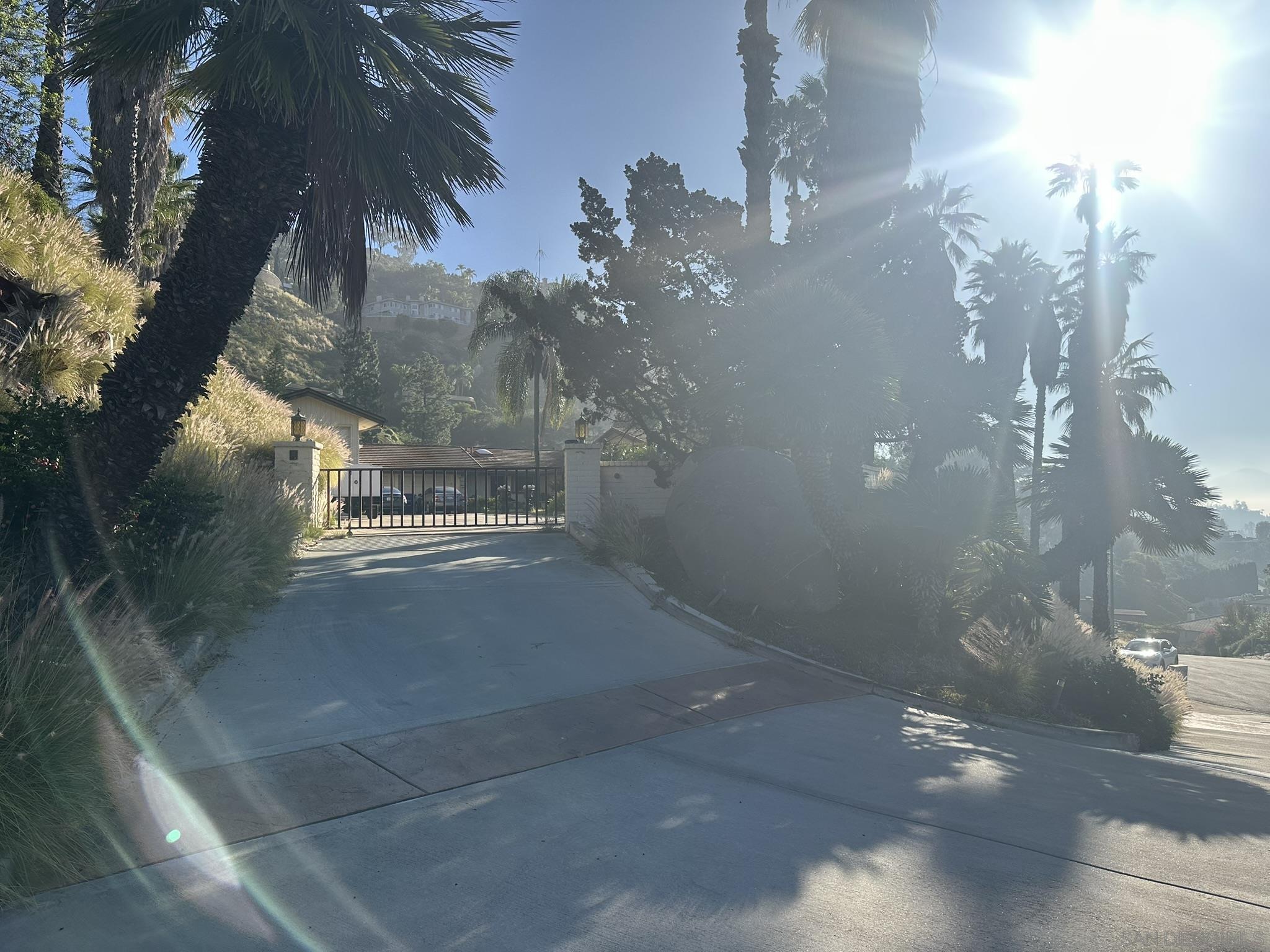 Detail Gallery Image 7 of 11 For 9902  Heavenly Way, La Mesa,  CA 91941 - 4 Beds | 3/1 Baths