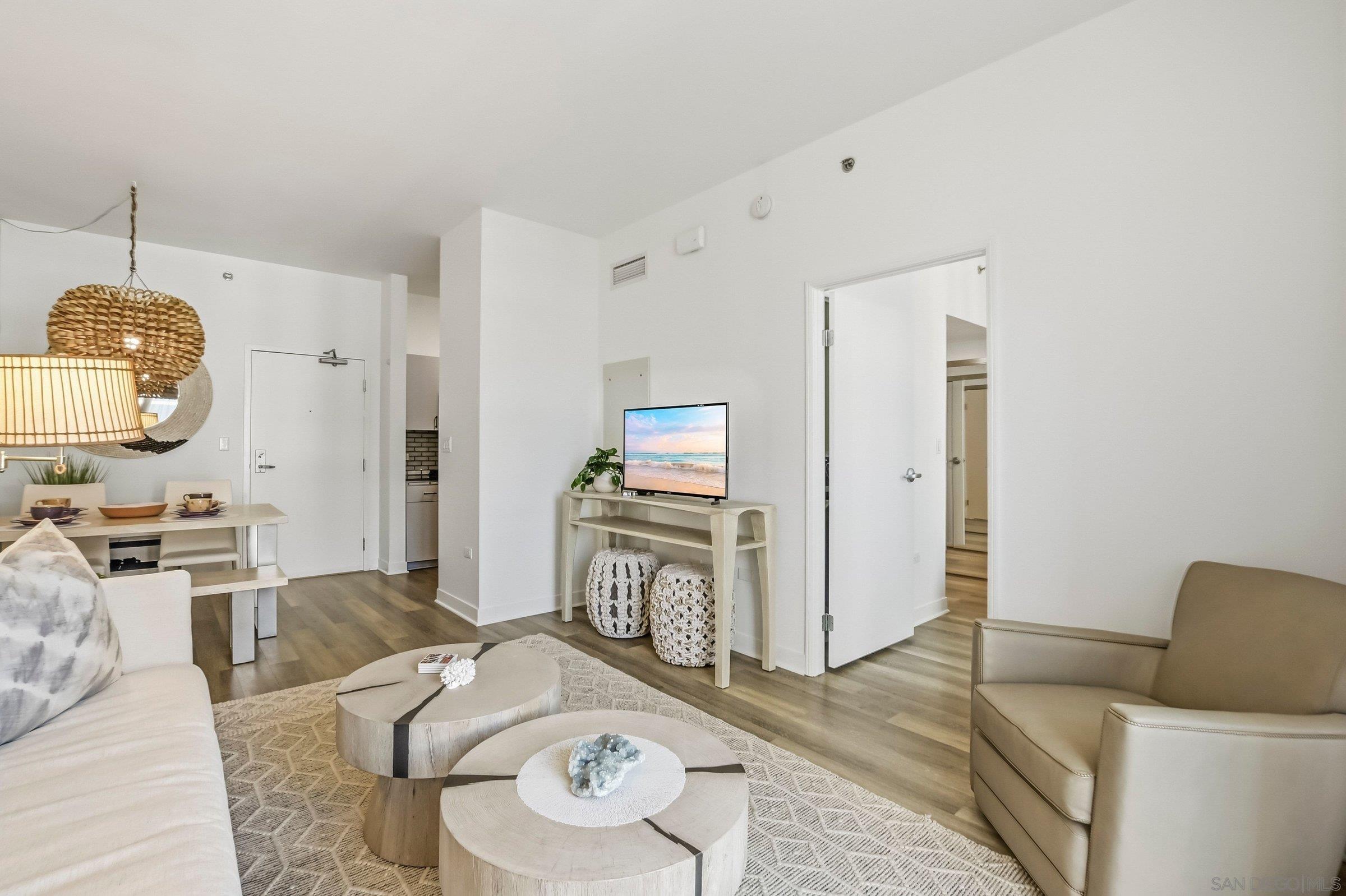 Detail Gallery Image 4 of 37 For 425 W Beech  #1607,  San Diego,  CA 92101 - 1 Beds | 1 Baths