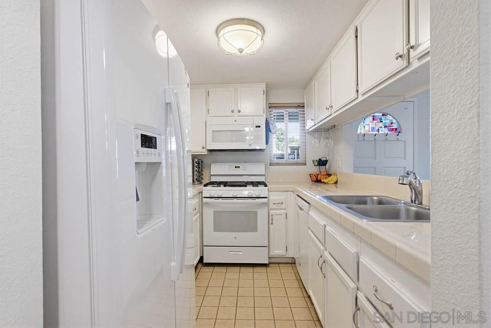 Detail Gallery Image 12 of 39 For 1953  Wellington Lane  #5,  Vista,  CA 92081 - 2 Beds | 1/1 Baths