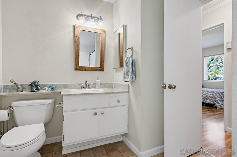 Detail Gallery Image 23 of 39 For 1953  Wellington Lane  #5,  Vista,  CA 92081 - 2 Beds | 1/1 Baths