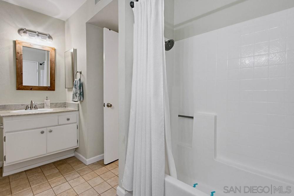 Detail Gallery Image 26 of 39 For 1953  Wellington Lane  #5,  Vista,  CA 92081 - 2 Beds | 1/1 Baths