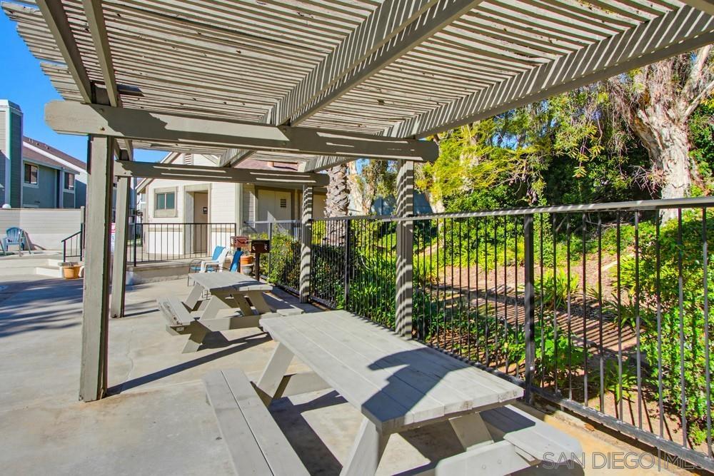 Detail Gallery Image 34 of 39 For 1953  Wellington Lane  #5,  Vista,  CA 92081 - 2 Beds | 1/1 Baths
