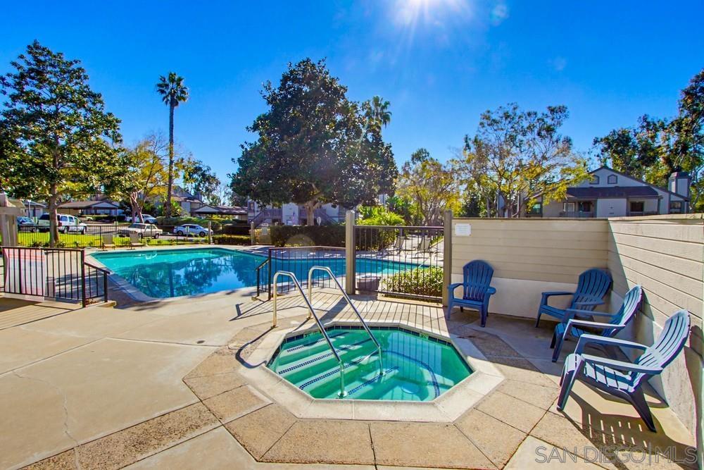 Detail Gallery Image 37 of 39 For 1953  Wellington Lane  #5,  Vista,  CA 92081 - 2 Beds | 1/1 Baths