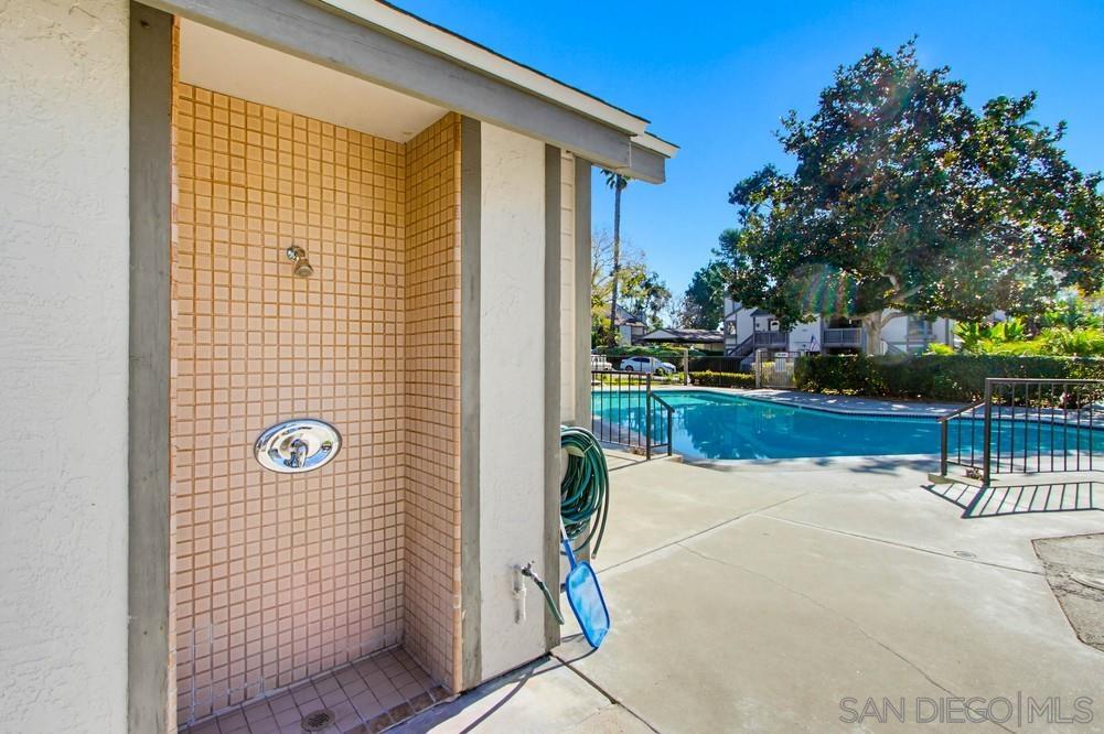 Detail Gallery Image 38 of 39 For 1953  Wellington Lane  #5,  Vista,  CA 92081 - 2 Beds | 1/1 Baths