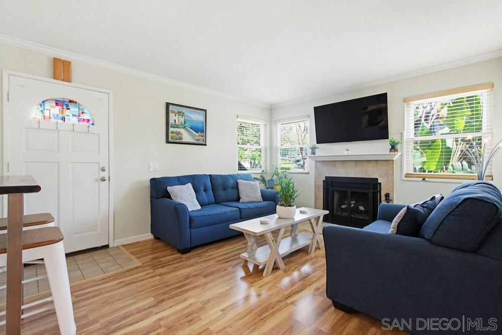 Detail Gallery Image 5 of 39 For 1953  Wellington Lane  #5,  Vista,  CA 92081 - 2 Beds | 1/1 Baths