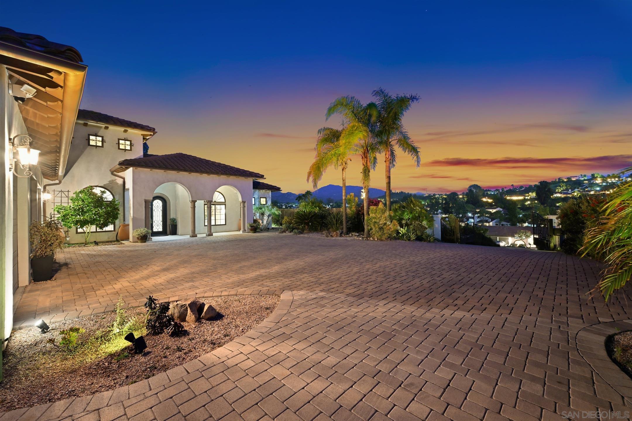 Detail Gallery Image 2 of 42 For 17660  Saint Andrews, Poway,  CA 92064 - 4 Beds | 3/1 Baths