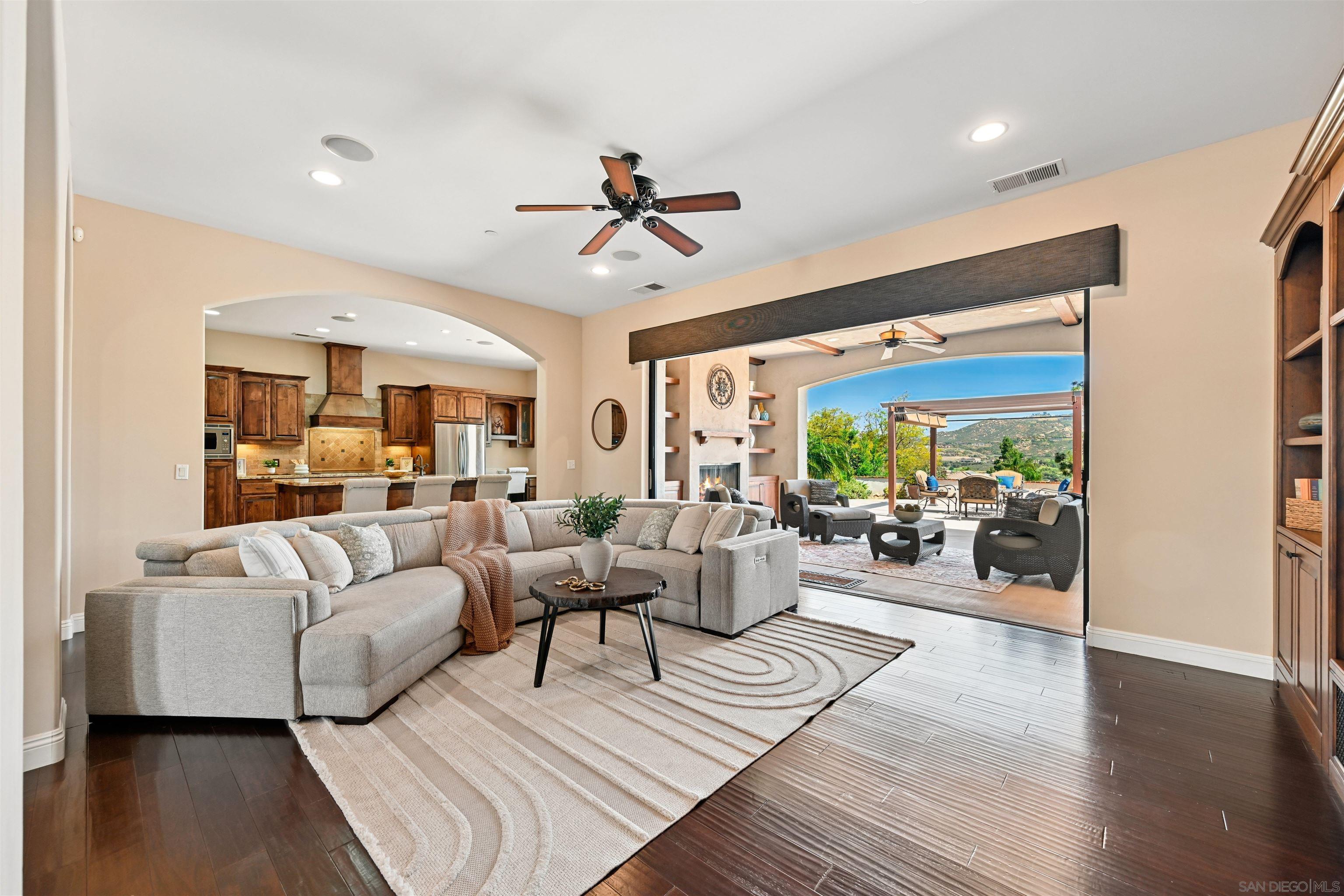 Detail Gallery Image 3 of 42 For 17660  Saint Andrews, Poway,  CA 92064 - 4 Beds | 3/1 Baths