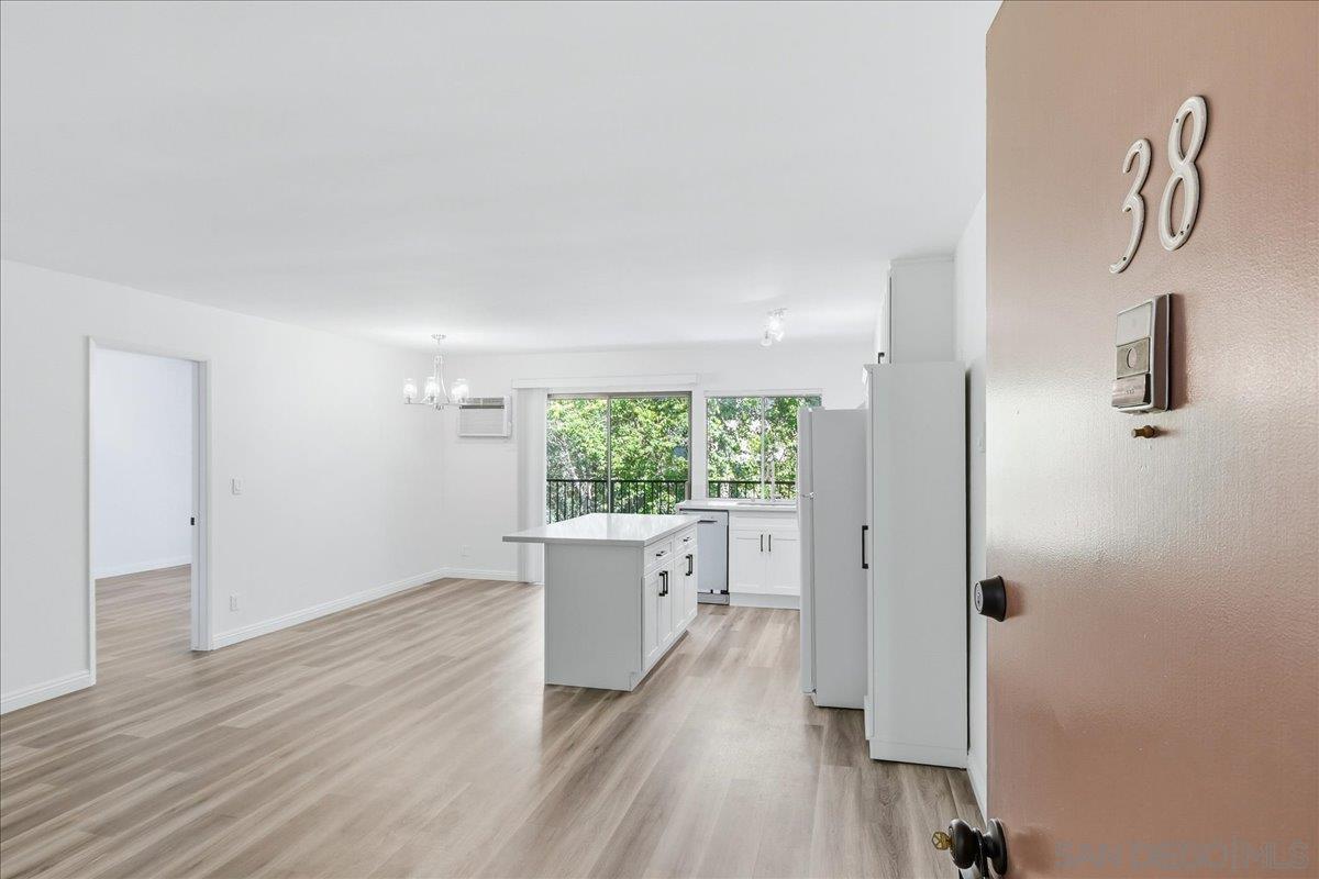 Front Image Thumbnail for SD260007085