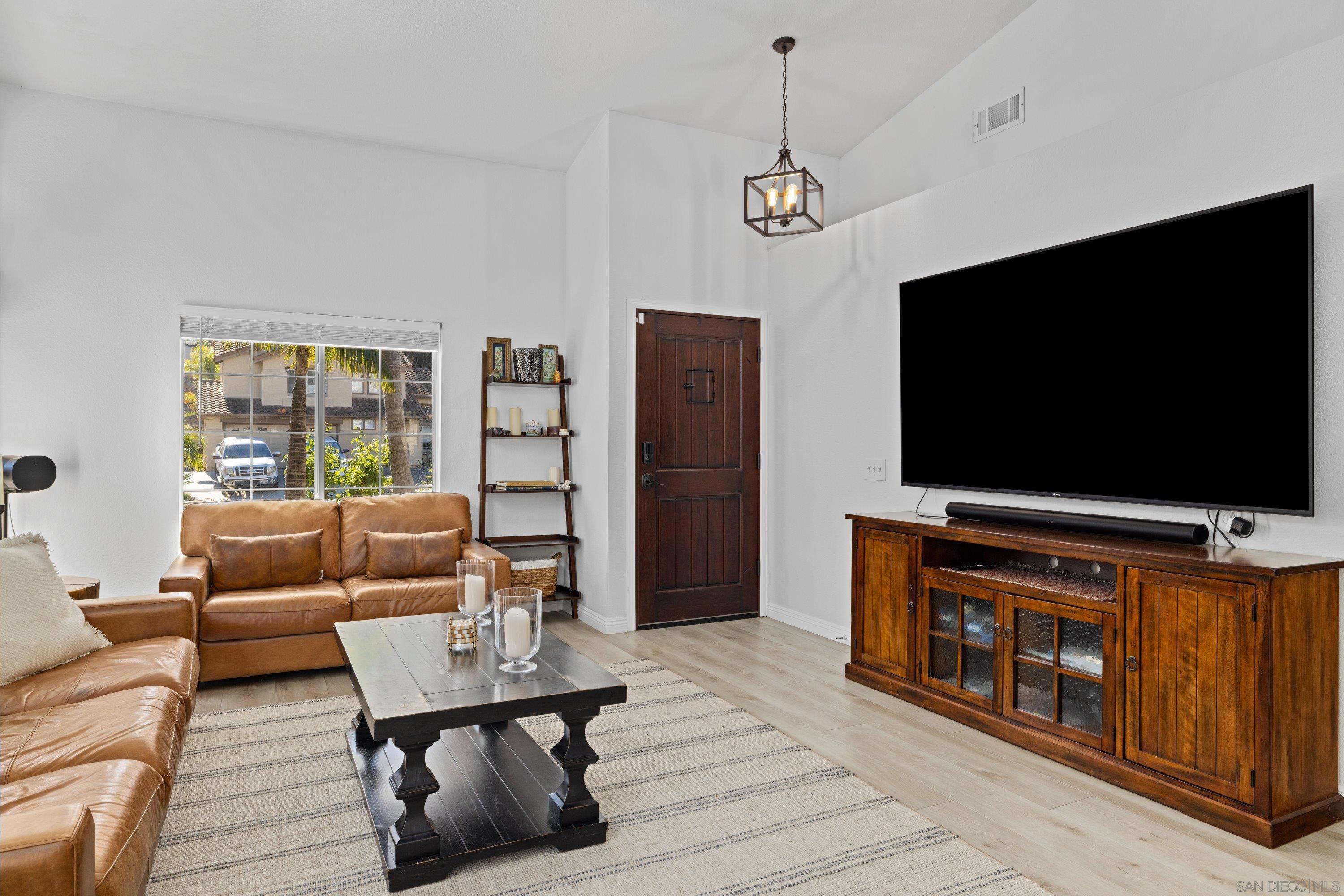 Detail Gallery Image 4 of 30 For 286  Glendale Ave, San Marcos,  CA 92069 - 3 Beds | 2 Baths