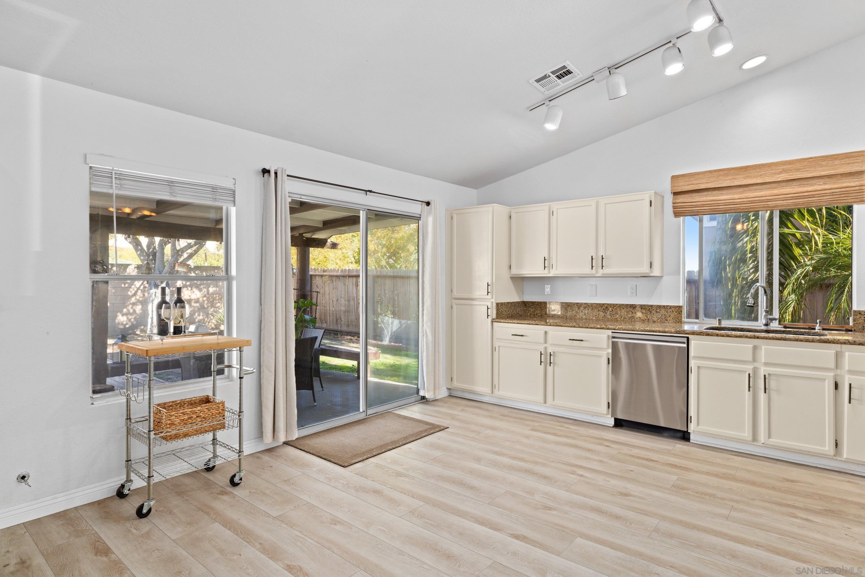 Detail Gallery Image 6 of 30 For 286  Glendale Ave, San Marcos,  CA 92069 - 3 Beds | 2 Baths