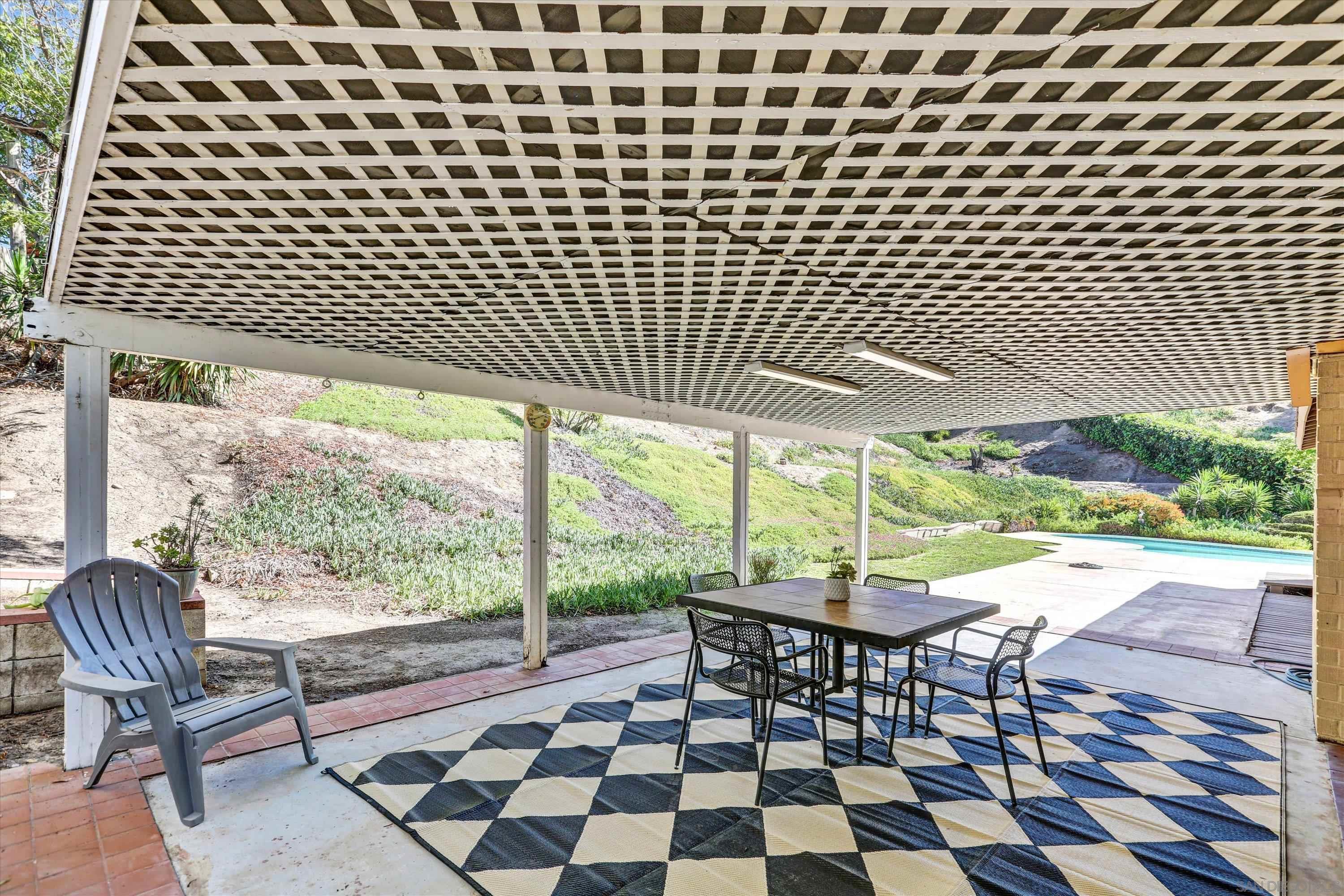 Detail Gallery Image 4 of 33 For 1495  Shipley, San Diego,  CA 92114 - 4 Beds | 2 Baths