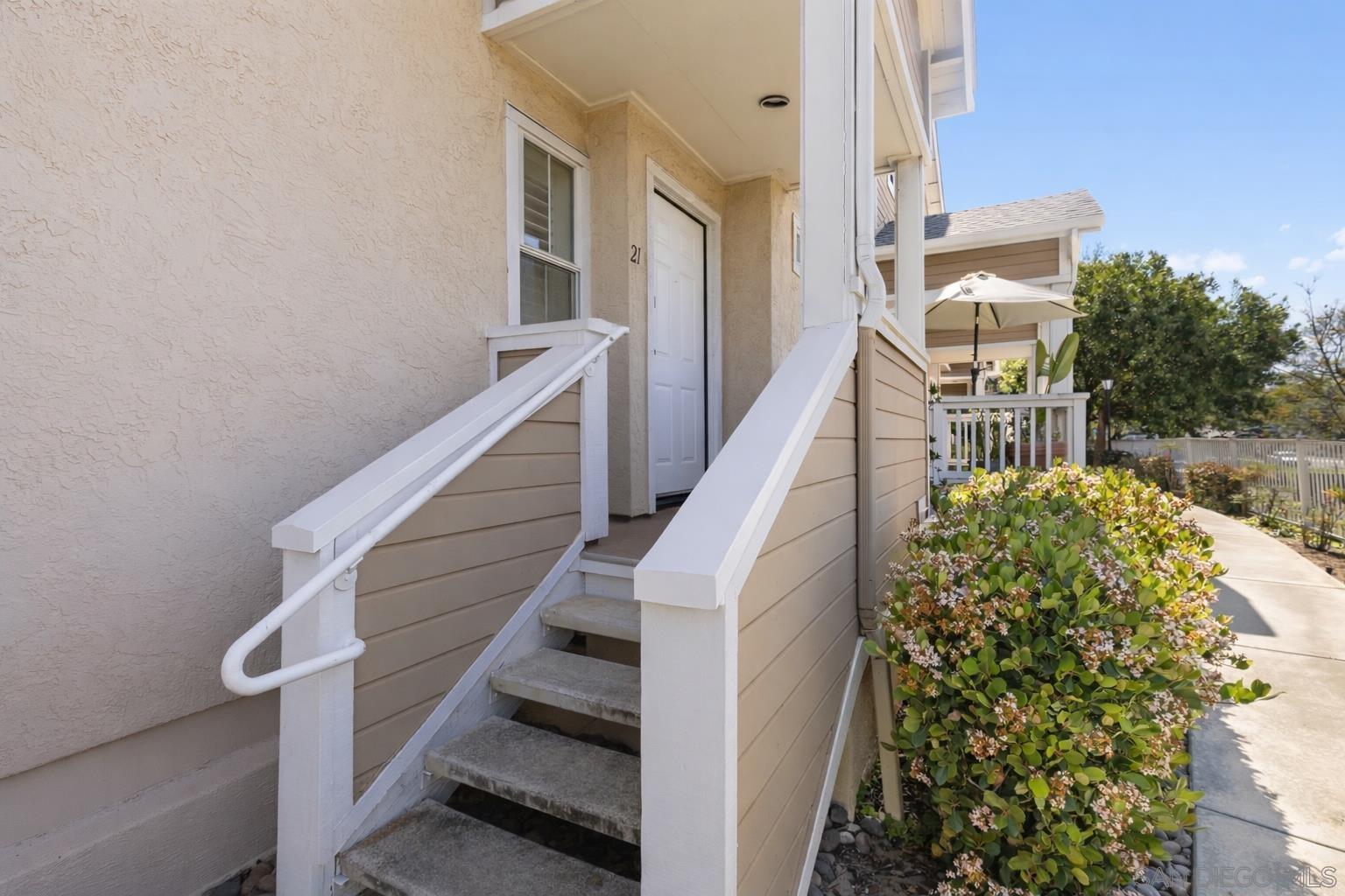 Detail Gallery Image 2 of 32 For 10050  Scripps Vista Way  #21,  San Diego,  CA 92131 - 3 Beds | 3 Baths