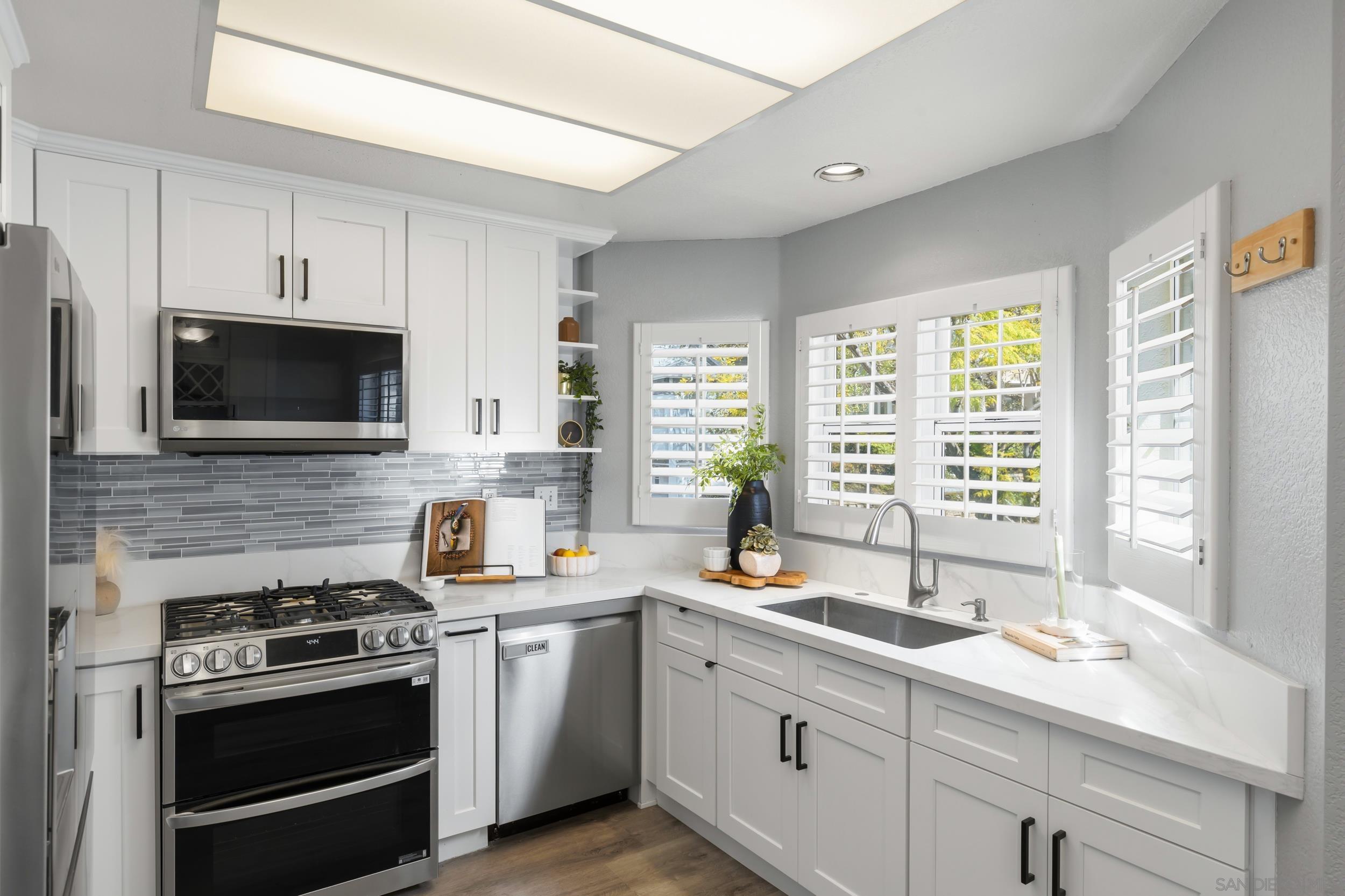 Detail Gallery Image 13 of 32 For 10050  Scripps Vista Way  #21,  San Diego,  CA 92131 - 3 Beds | 3 Baths