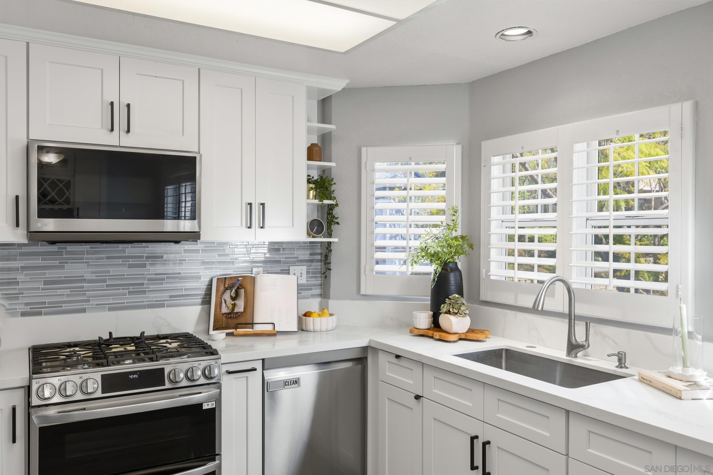 Detail Gallery Image 14 of 32 For 10050  Scripps Vista Way  #21,  San Diego,  CA 92131 - 3 Beds | 3 Baths