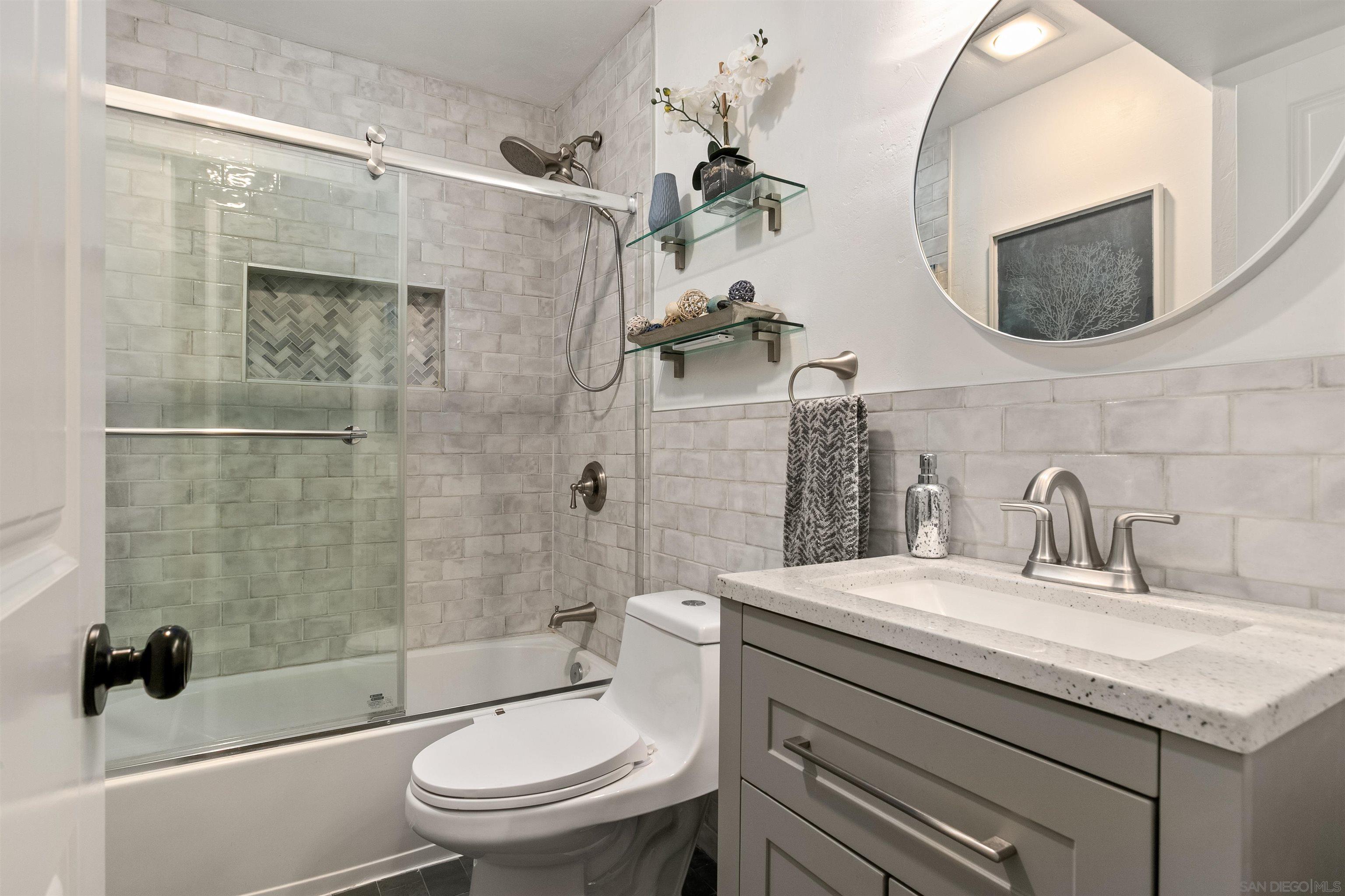 Detail Gallery Image 19 of 39 For 5700  Baltimore Dr  #202,  La Mesa,  CA 91942 - 2 Beds | 2/1 Baths