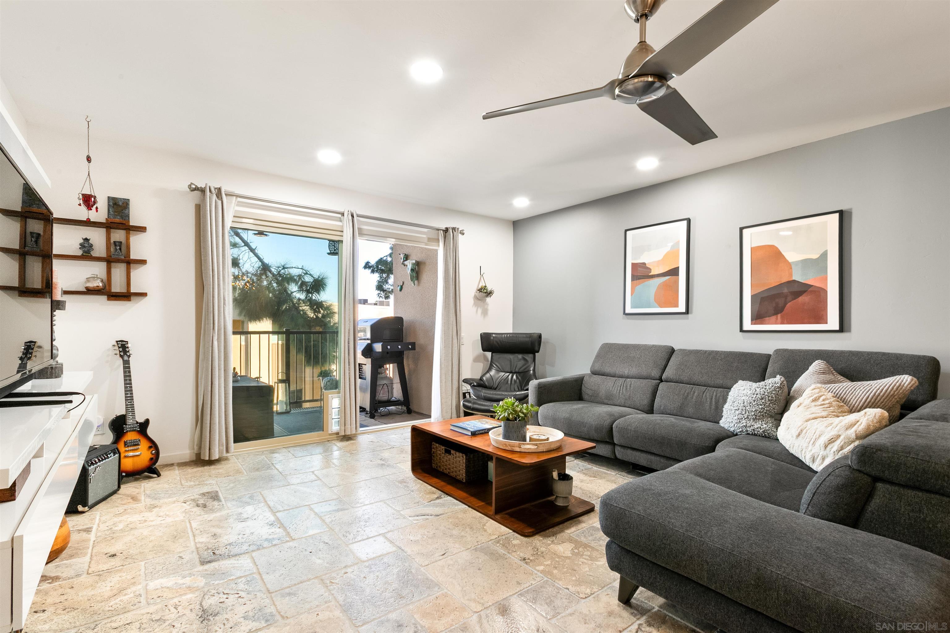 Detail Gallery Image 4 of 39 For 5700  Baltimore Dr  #202,  La Mesa,  CA 91942 - 2 Beds | 2/1 Baths