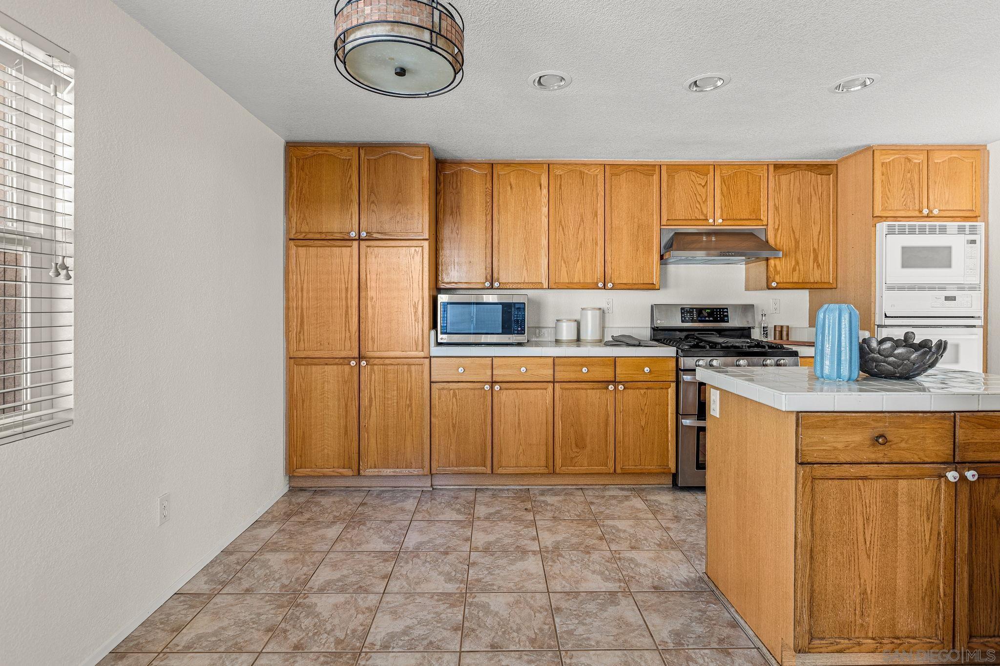 Detail Gallery Image 11 of 33 For 10941  Waterton Road, San Diego,  CA 92131 - 5 Beds | 4 Baths