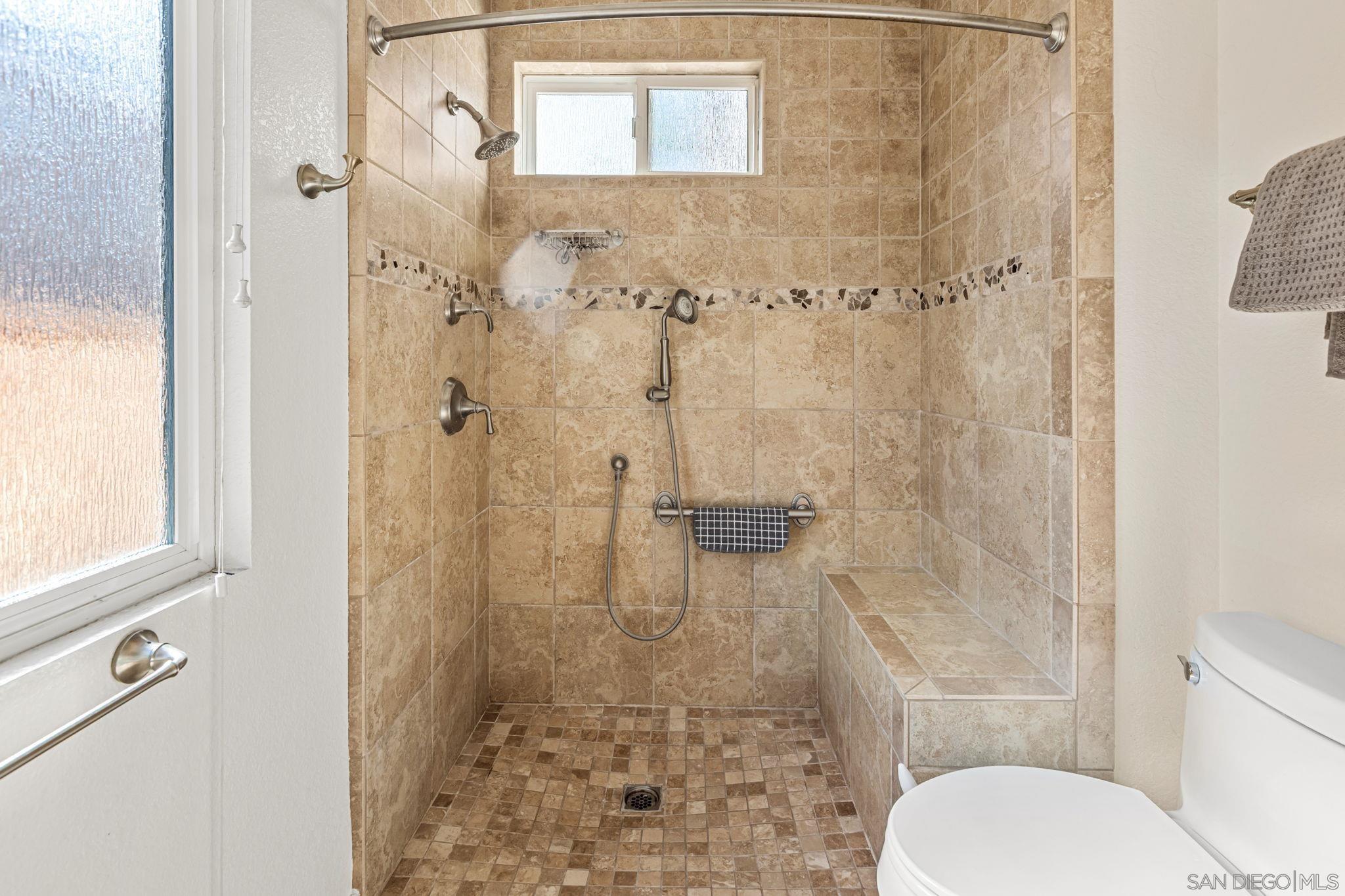 Detail Gallery Image 17 of 33 For 10941  Waterton Road, San Diego,  CA 92131 - 5 Beds | 4 Baths