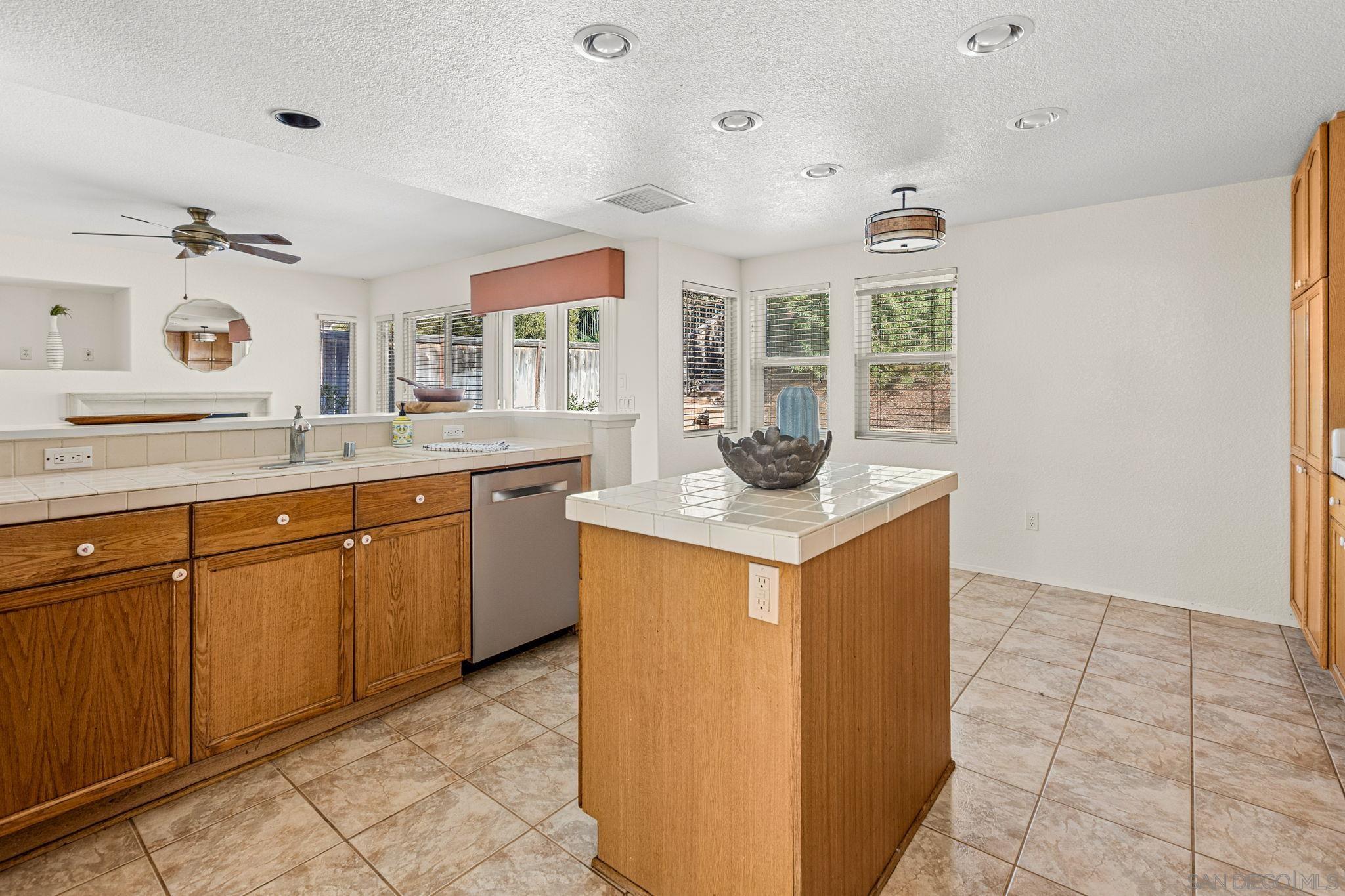 Detail Gallery Image 8 of 33 For 10941  Waterton Road, San Diego,  CA 92131 - 5 Beds | 4 Baths