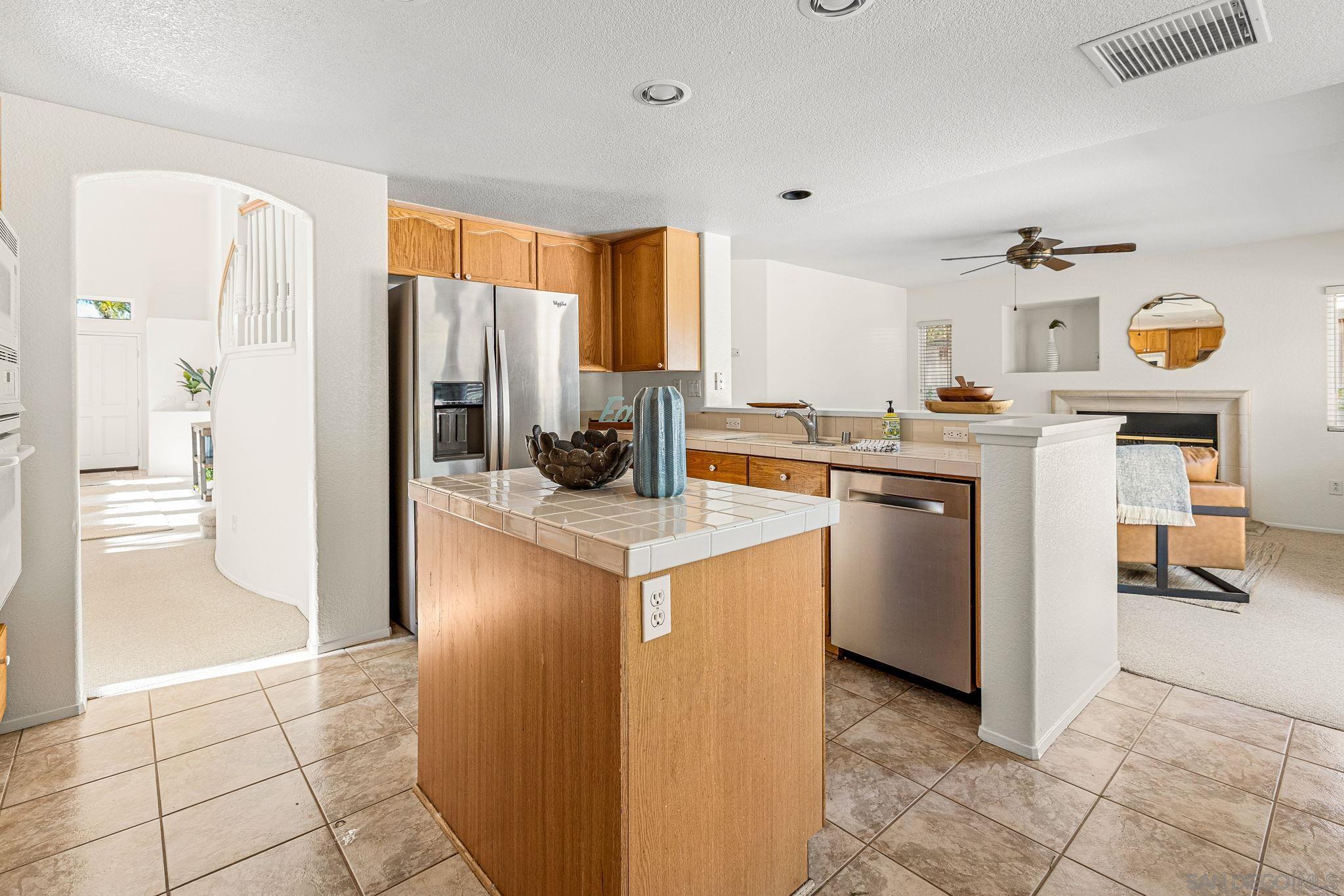 Detail Gallery Image 9 of 33 For 10941  Waterton Road, San Diego,  CA 92131 - 5 Beds | 4 Baths