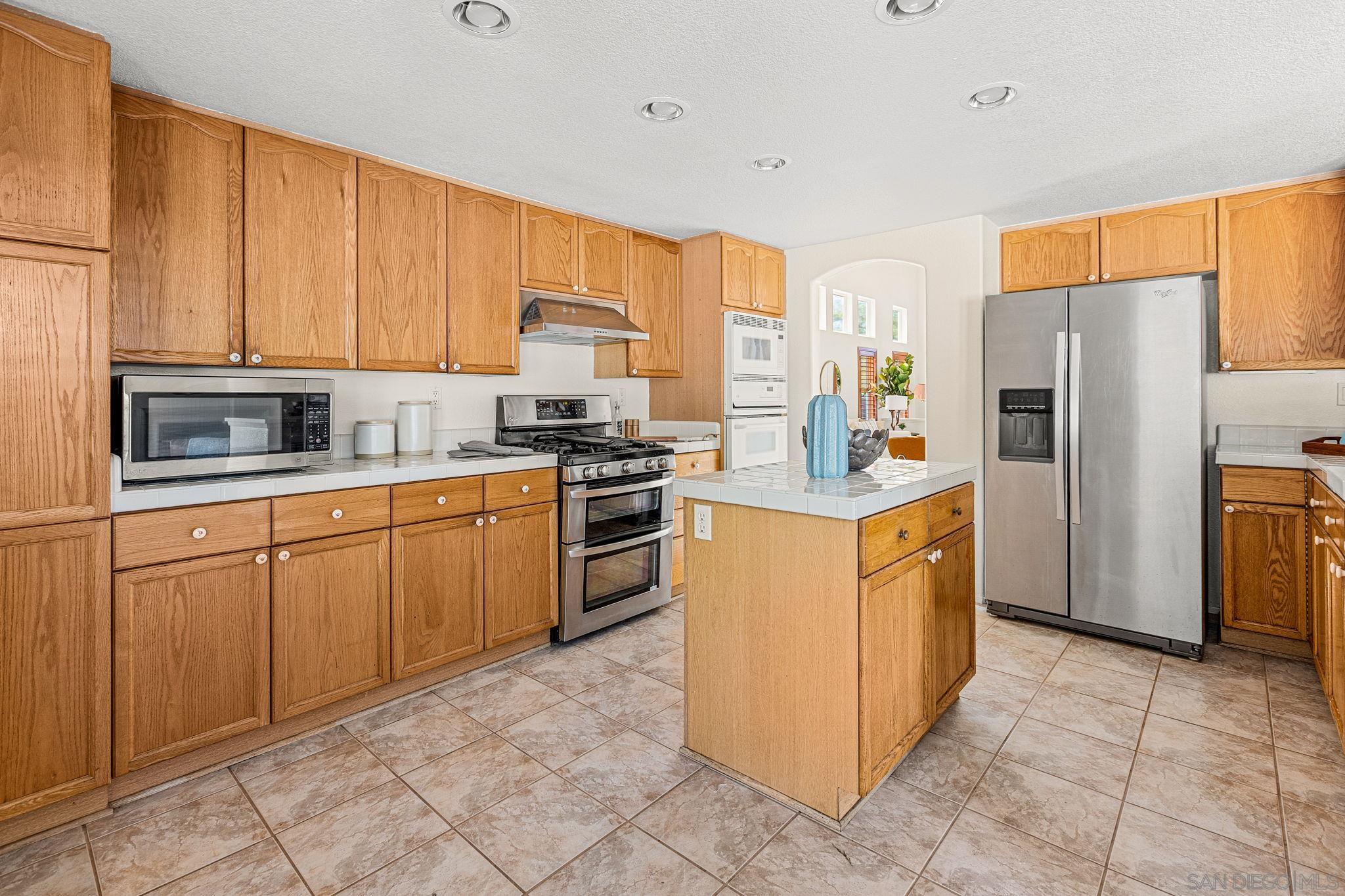 Detail Gallery Image 10 of 33 For 10941  Waterton Road, San Diego,  CA 92131 - 5 Beds | 4 Baths