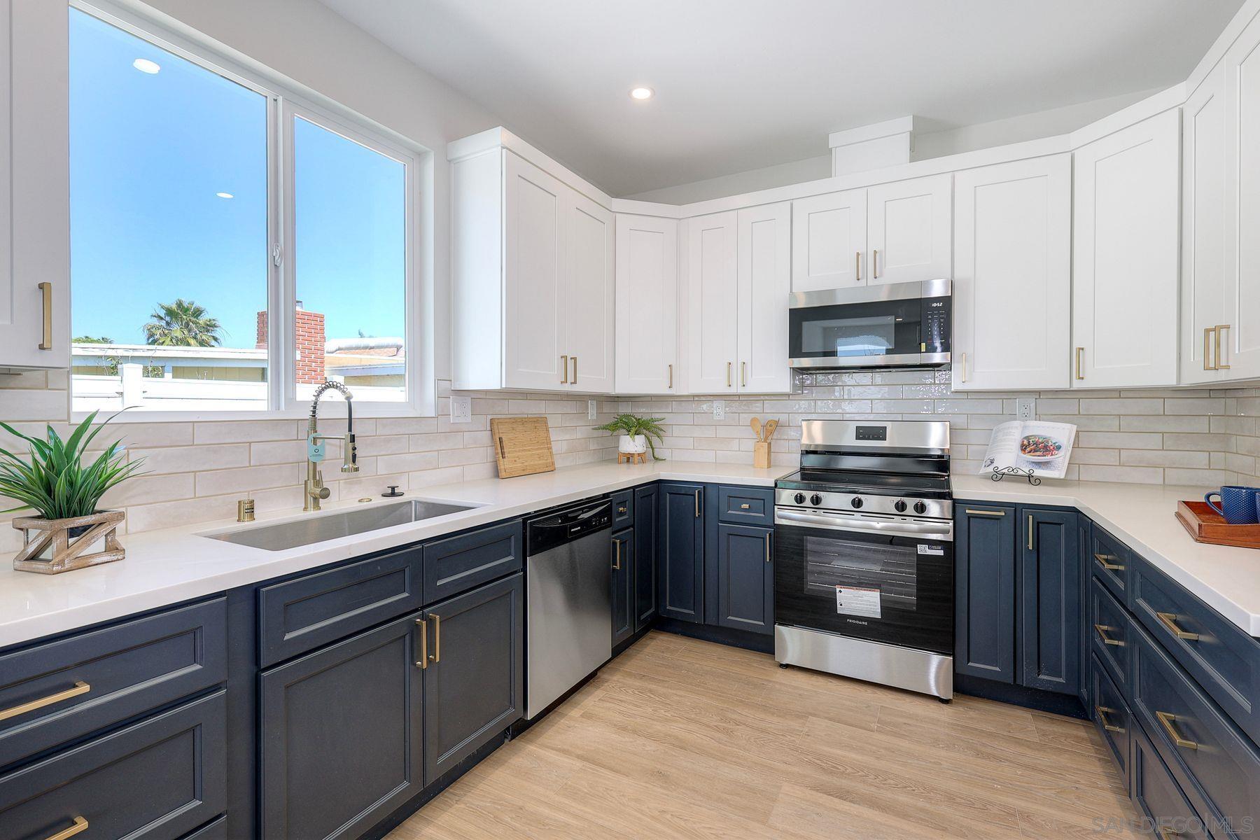 Detail Gallery Image 11 of 47 For 1226  8th St, Imperial Beach,  CA 91932 - 6 Beds | 4 Baths