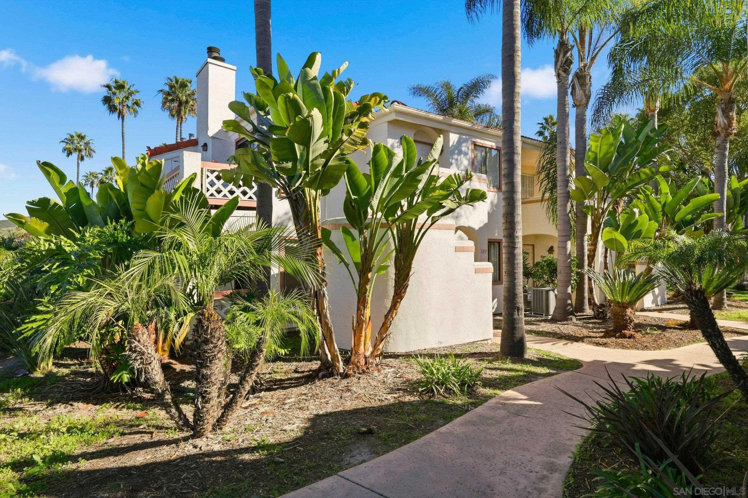 Detail Gallery Image 2 of 36 For 9454  Twin Trails Dr  #103,  San Diego,  CA 92129 - 3 Beds | 2 Baths