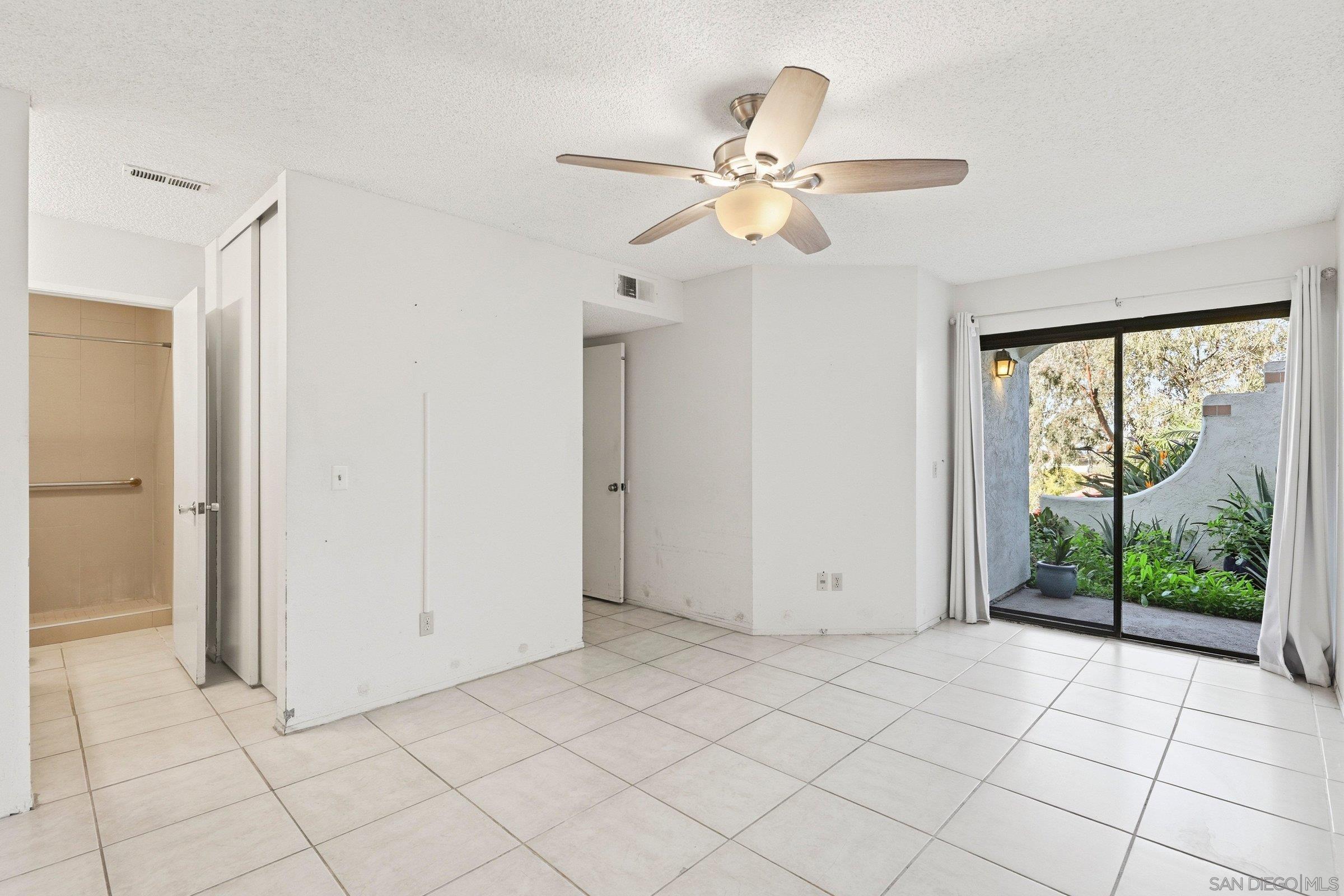 Detail Gallery Image 15 of 36 For 9454  Twin Trails Dr  #103,  San Diego,  CA 92129 - 3 Beds | 2 Baths