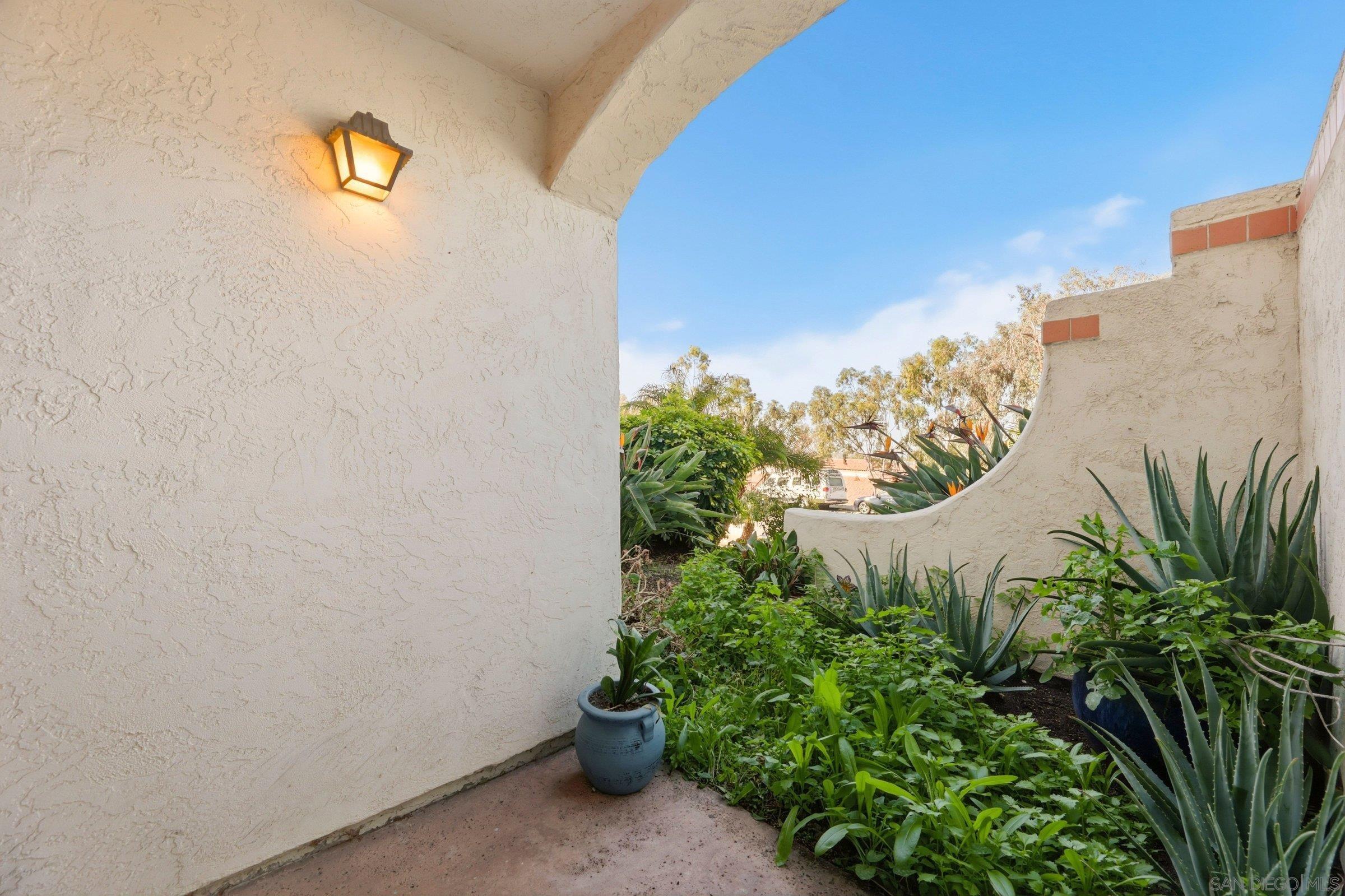 Detail Gallery Image 18 of 36 For 9454  Twin Trails Dr  #103,  San Diego,  CA 92129 - 3 Beds | 2 Baths