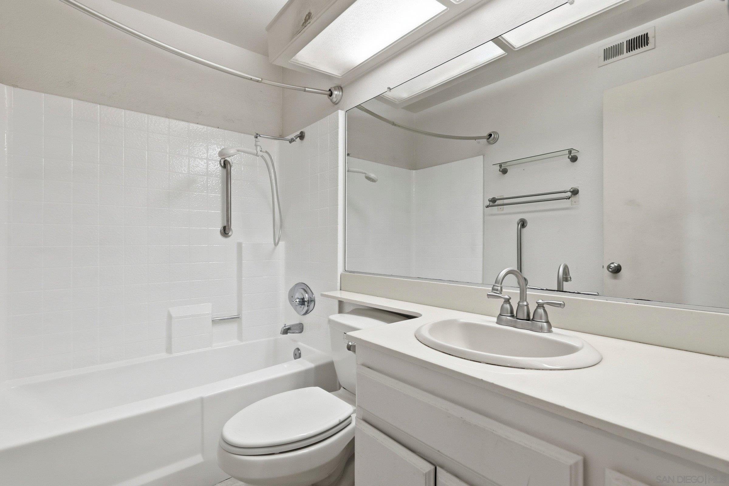 Detail Gallery Image 20 of 36 For 9454  Twin Trails Dr  #103,  San Diego,  CA 92129 - 3 Beds | 2 Baths