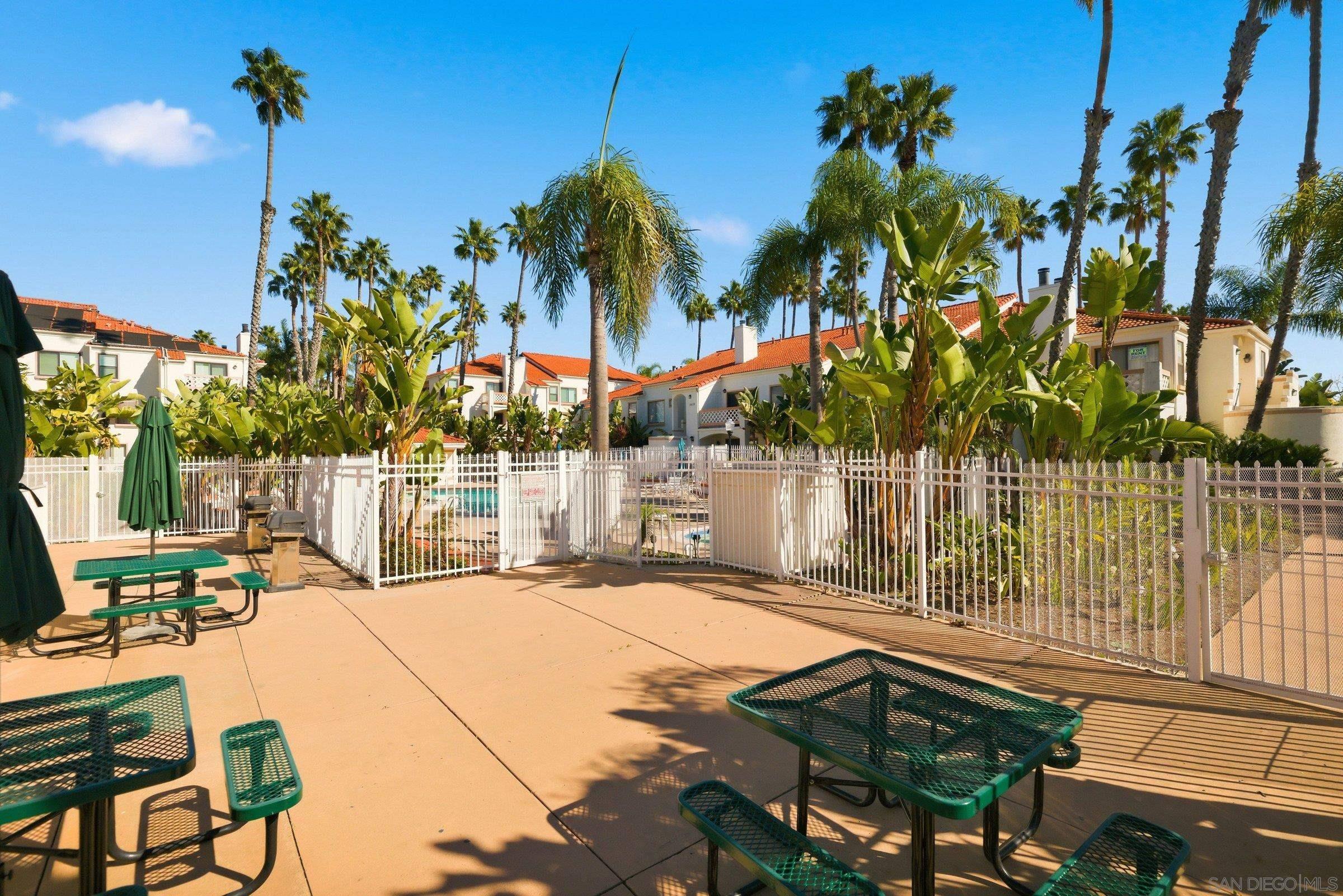 Detail Gallery Image 25 of 36 For 9454  Twin Trails Dr  #103,  San Diego,  CA 92129 - 3 Beds | 2 Baths