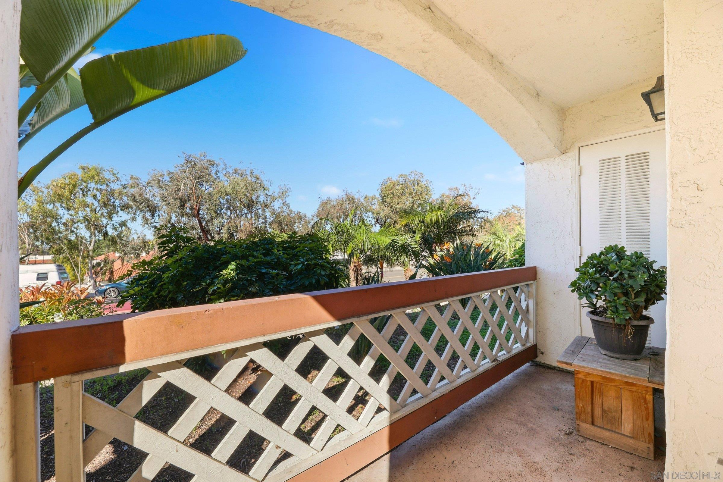 Detail Gallery Image 6 of 36 For 9454  Twin Trails Dr  #103,  San Diego,  CA 92129 - 3 Beds | 2 Baths