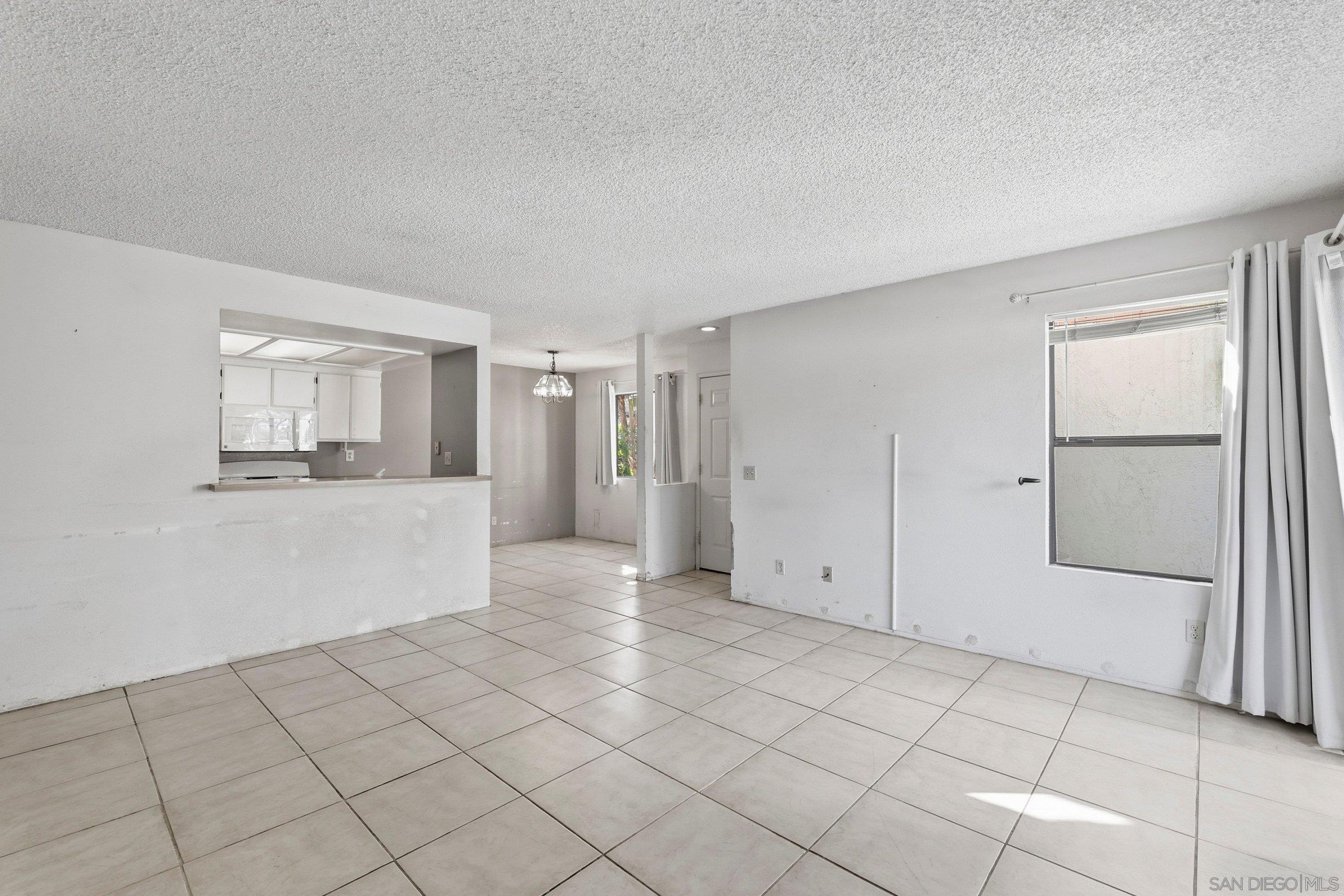 Detail Gallery Image 7 of 36 For 9454  Twin Trails Dr  #103,  San Diego,  CA 92129 - 3 Beds | 2 Baths